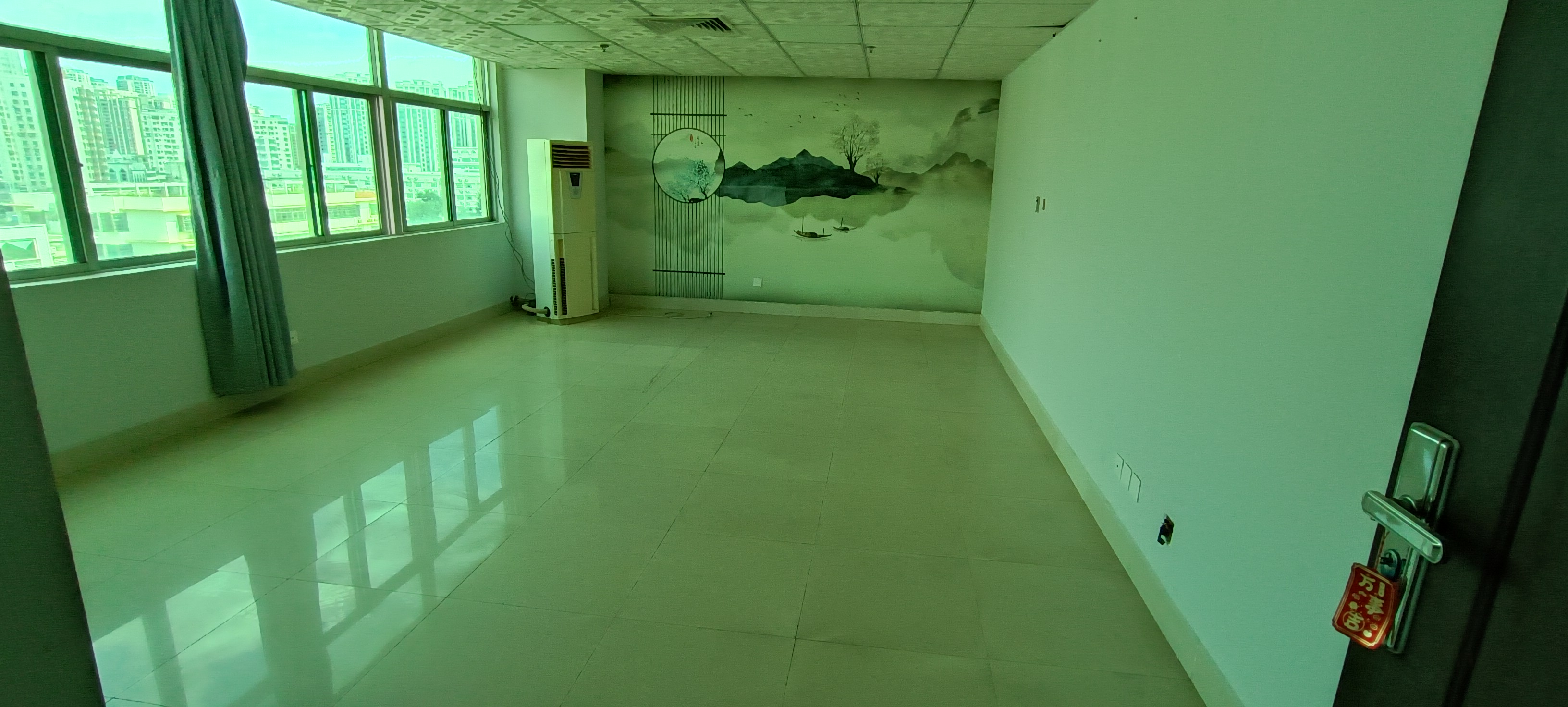 华典大厦  3室3厅0卫    5000.0元/月 华典大厦  3室3厅0卫    5000.0元/月室内图