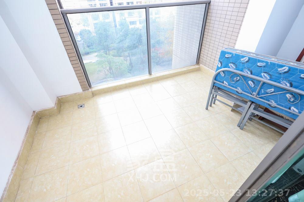八方小区C区  3室2厅2卫   4200.00元/月室内图