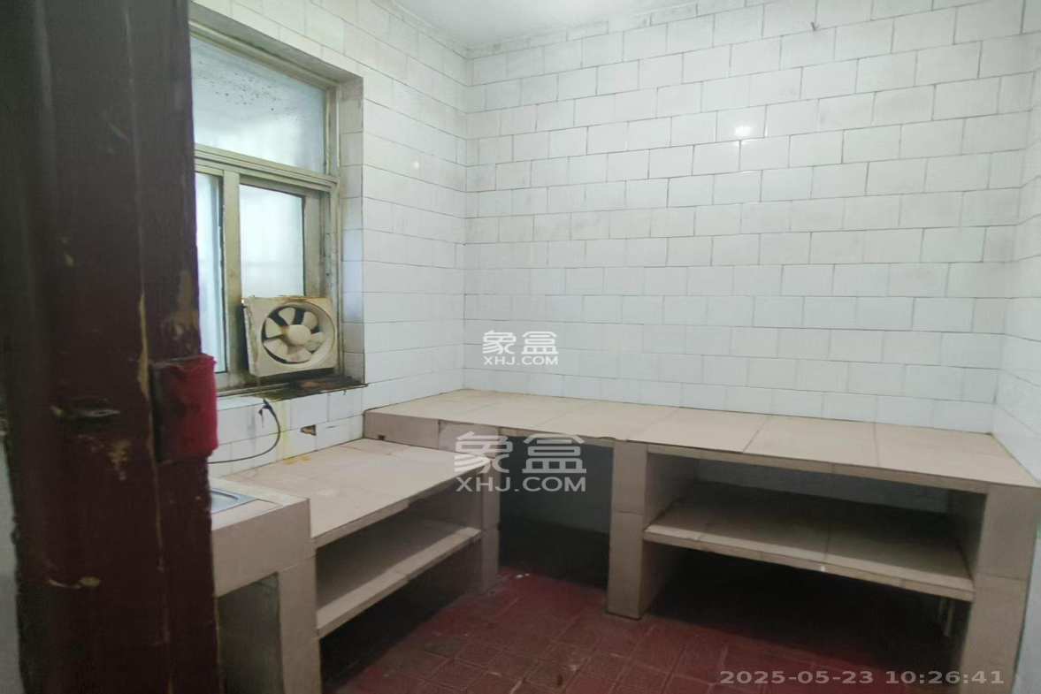 湘亚大楼 4室1厅1卫 2200.0元/月 湘亚大楼 4室1厅1卫 2200.0元/月室内图