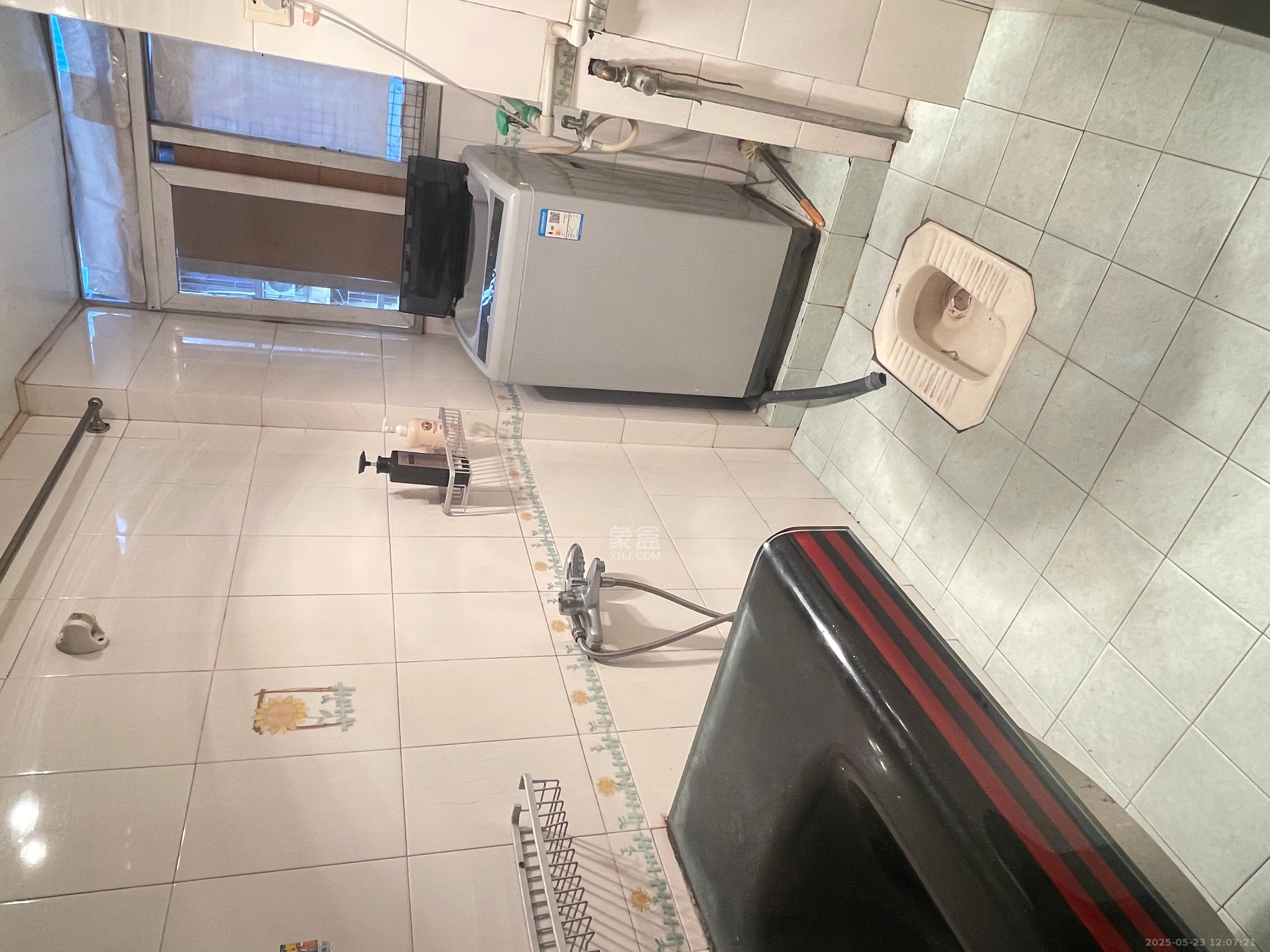 荷花园小区（安置房小区）  3室2厅1卫    1600.0元/月室内图