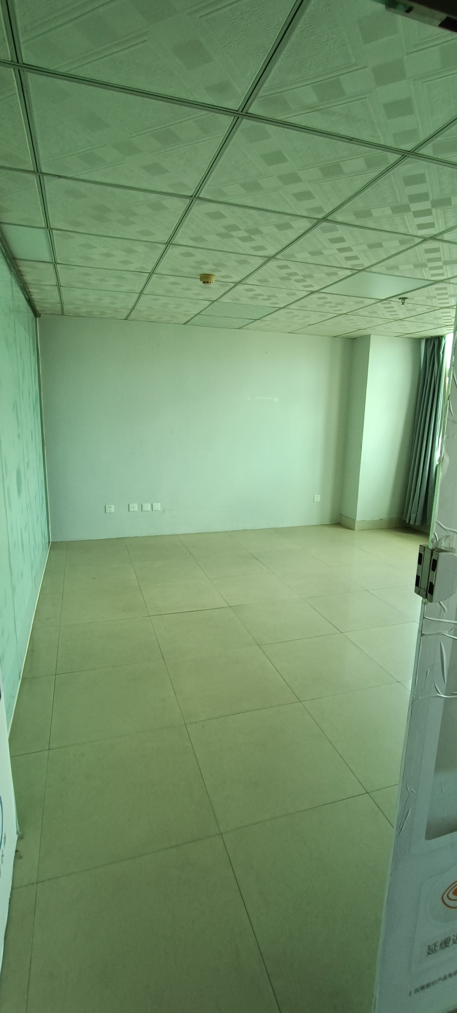 华典大厦  3室3厅0卫    5000.0元/月 华典大厦  3室3厅0卫    5000.0元/月室内图