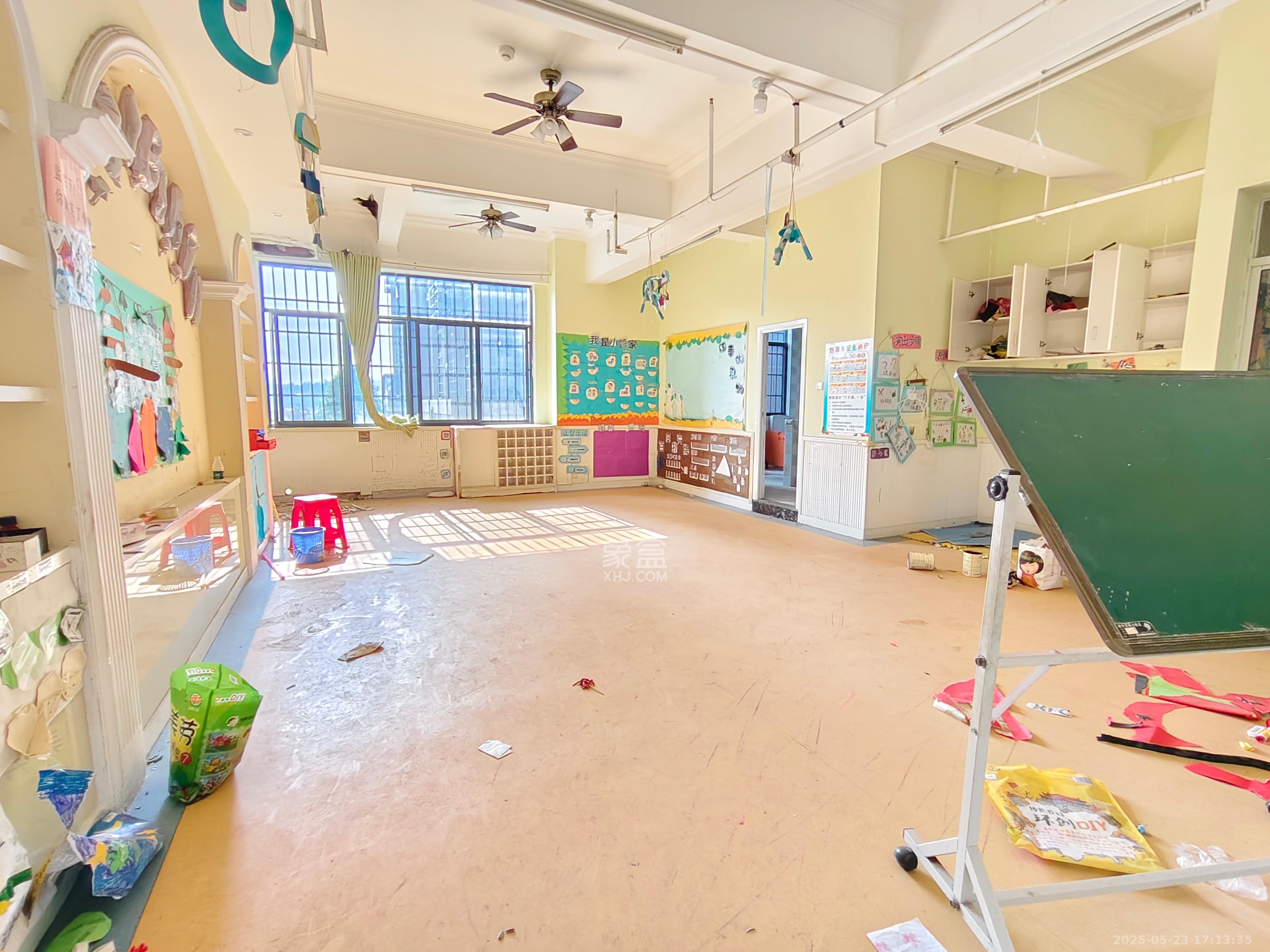 天麓尚层   374.75㎡      12000.0元/月室内图