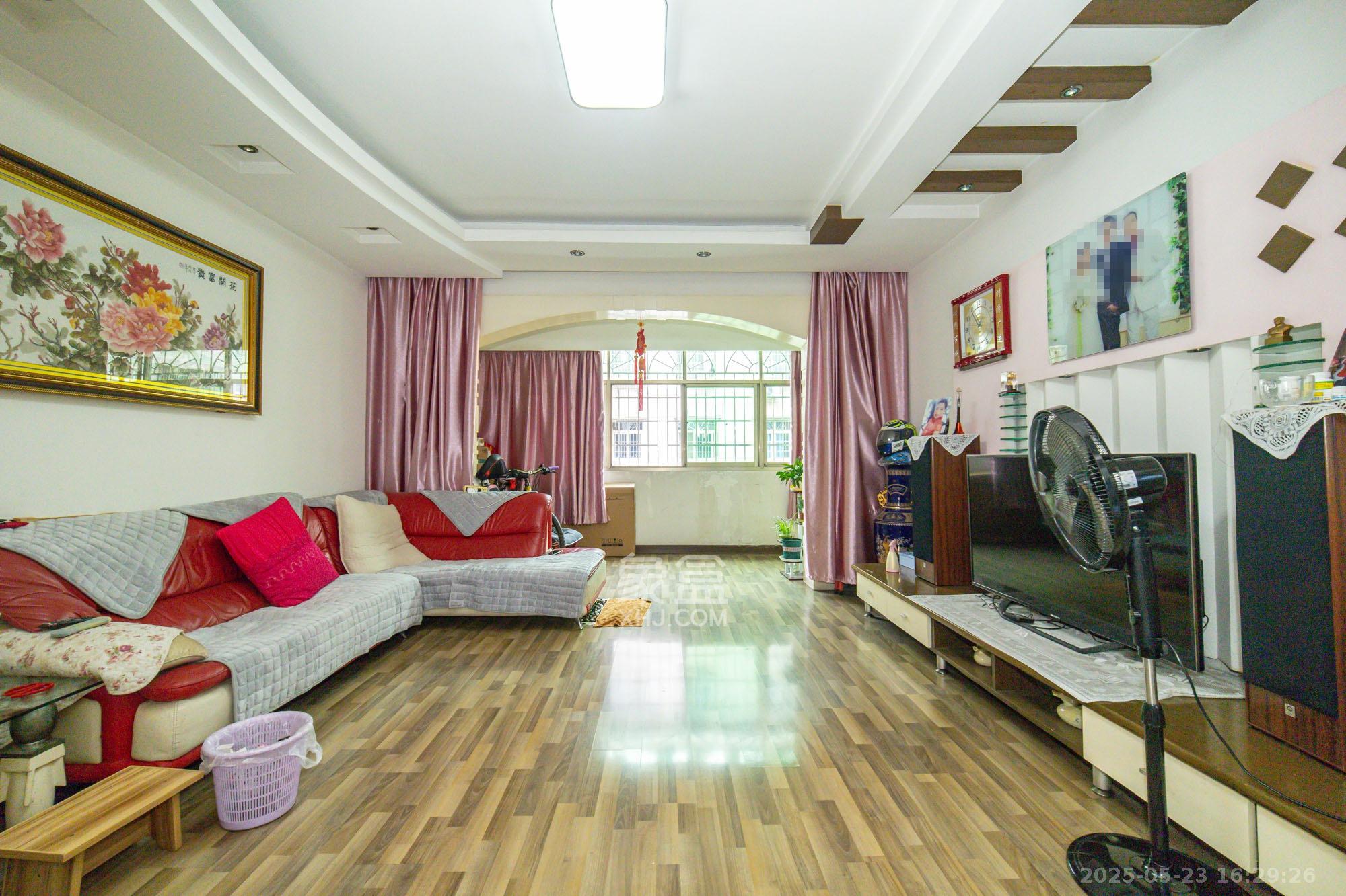 圆梦家园 3室2厅2卫 46.0万 圆梦家园 3室2厅2卫 46.0万客厅