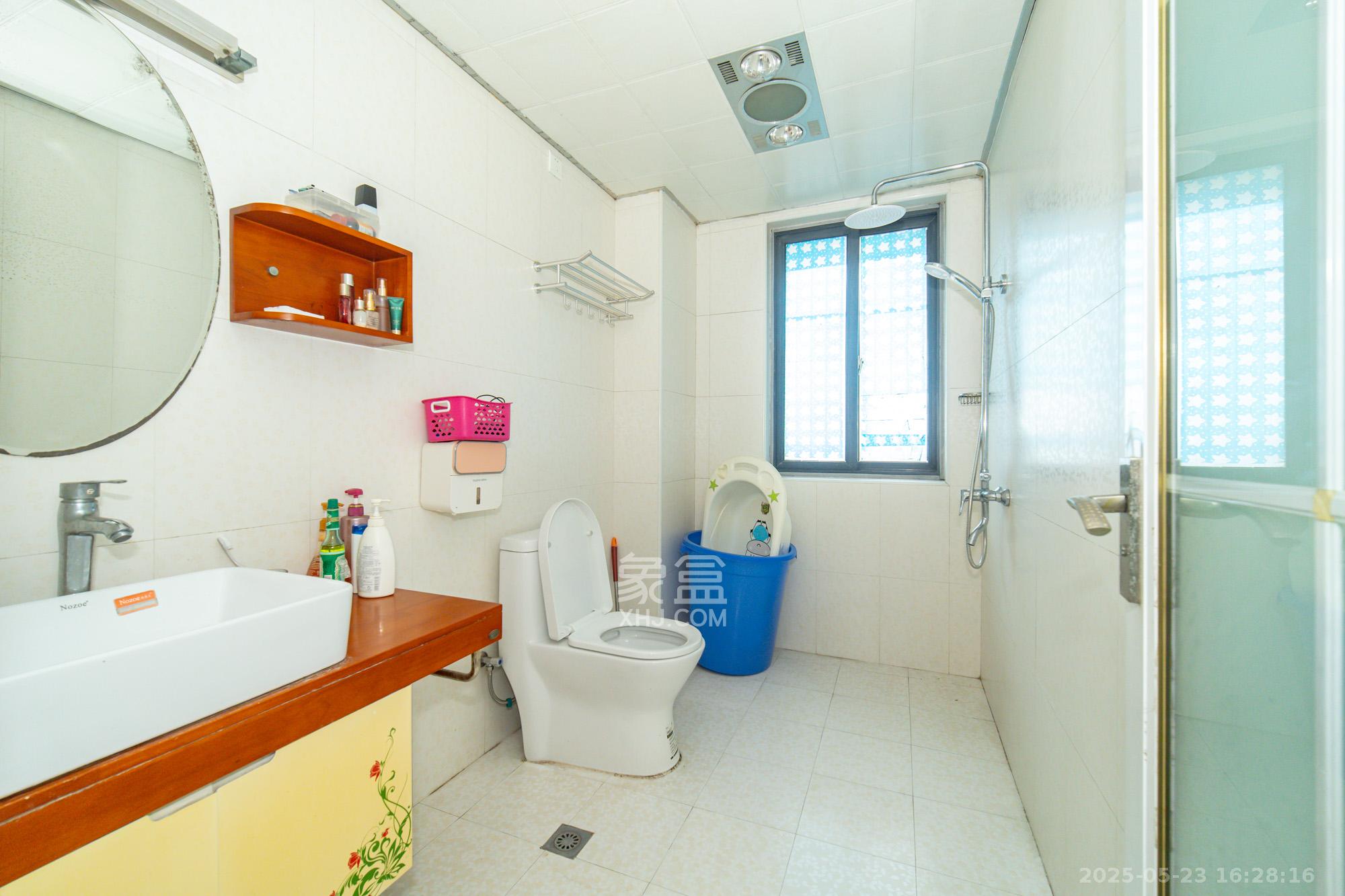 尚都花园城 3室2厅1卫 62.0万 尚都花园城 3室2厅1卫 62.0万卫生间