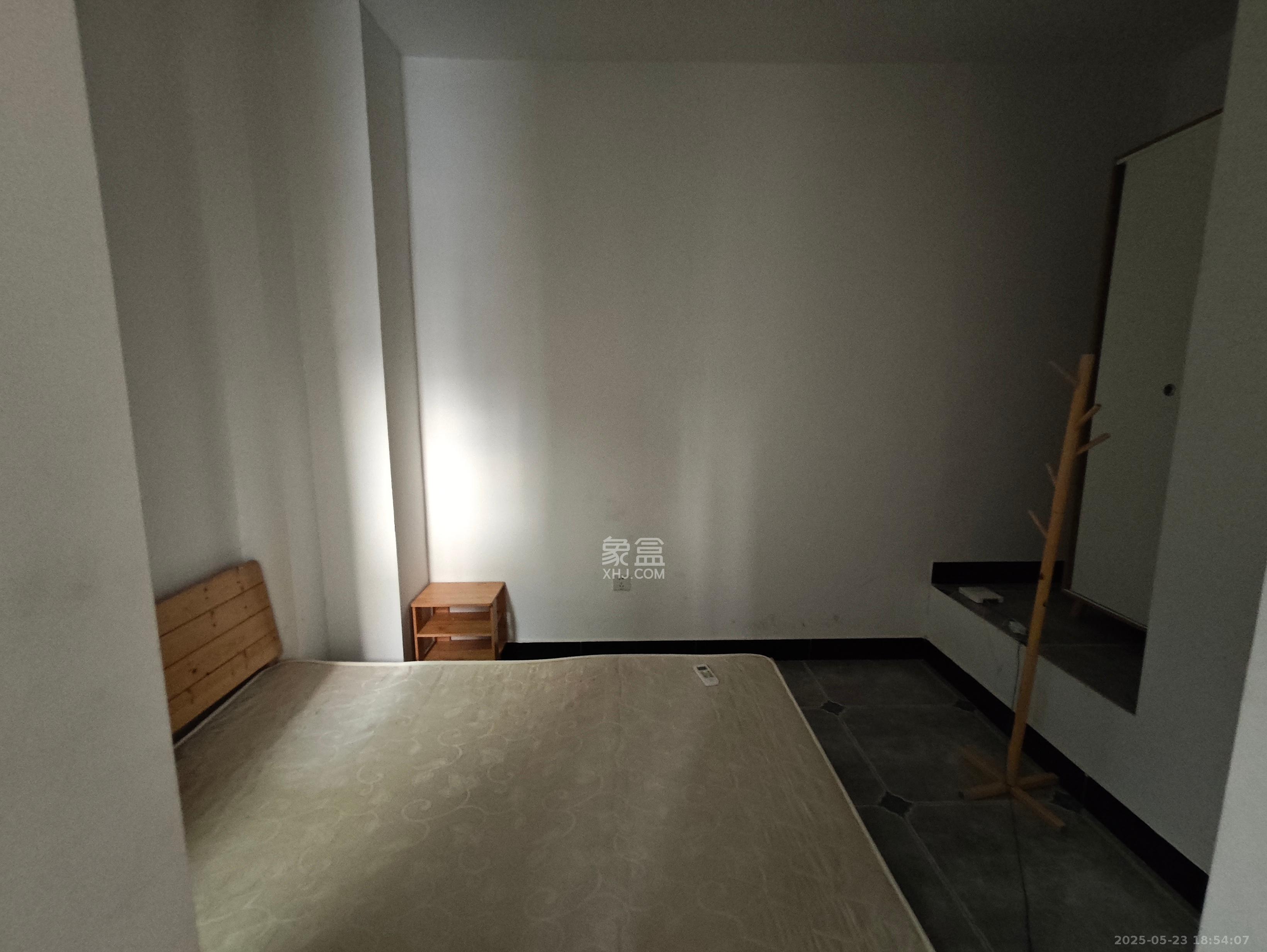 勤诚达新界  2室1厅1卫   1400.00元/月室内图