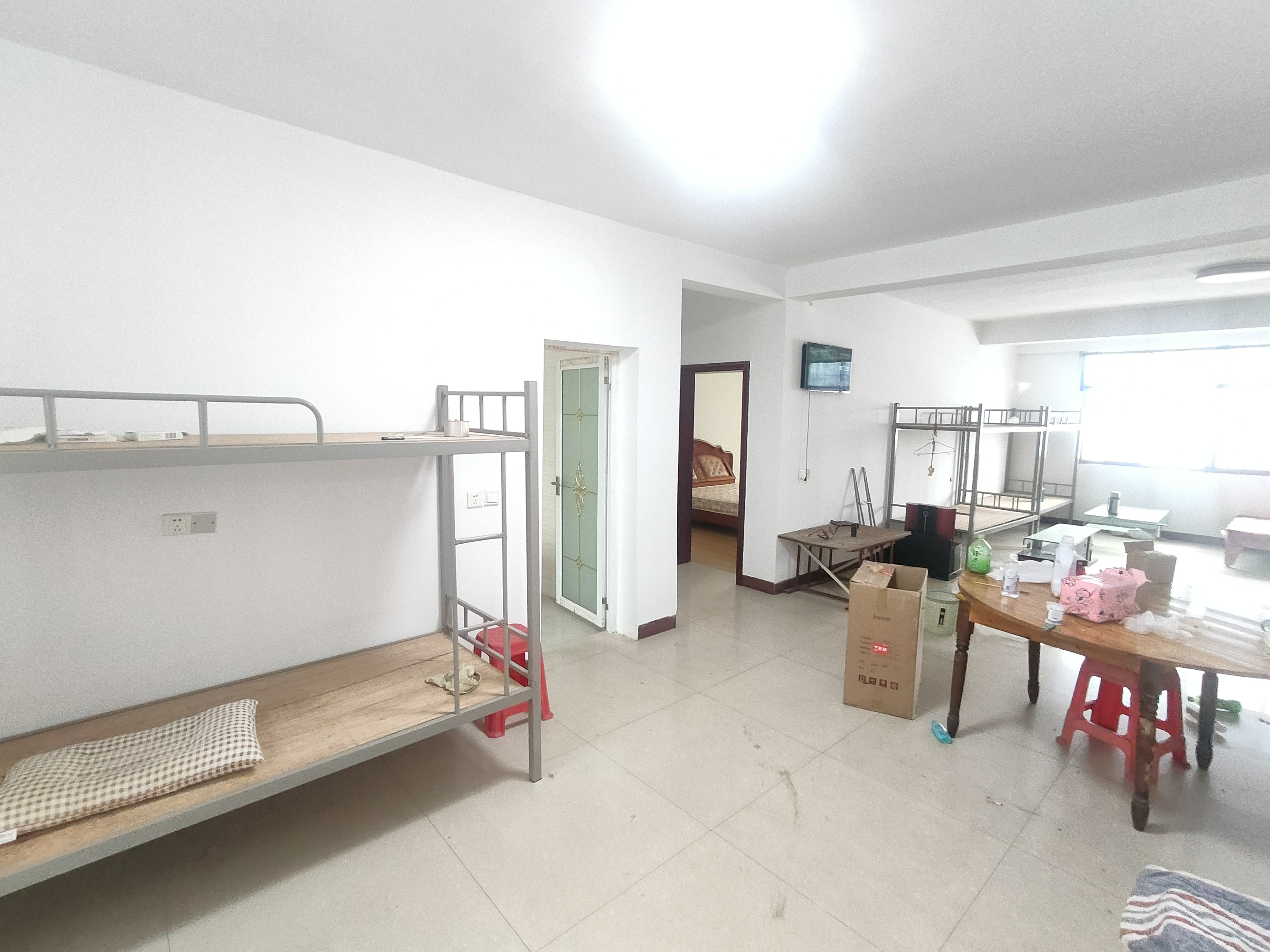 互助小区 3室2厅2卫 1400.0元/月 互助小区 3室2厅2卫 1400.0元/月室内图