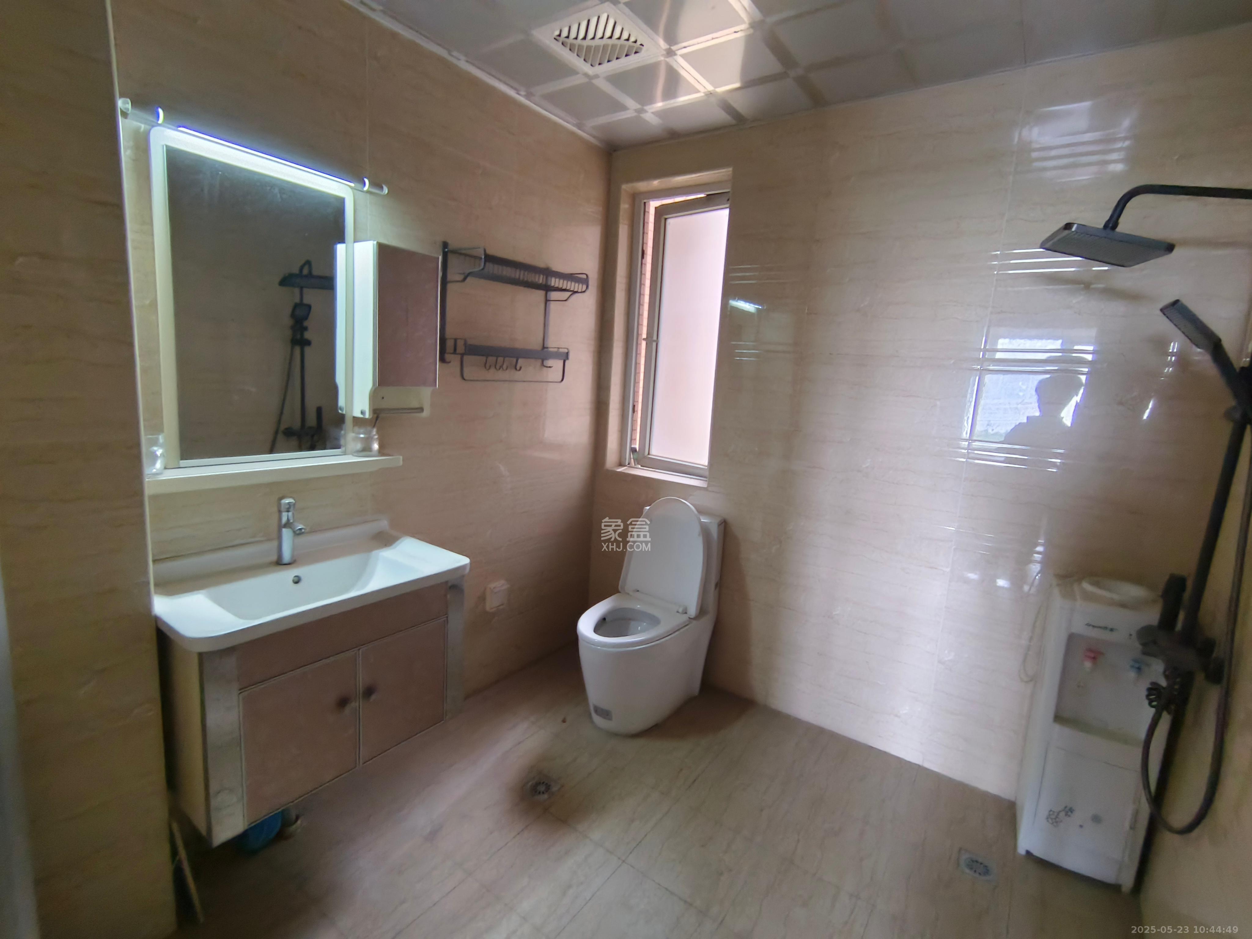 长城雅苑 3室2厅2卫 2200.0元/月 长城雅苑 3室2厅2卫 2200.0元/月室内图