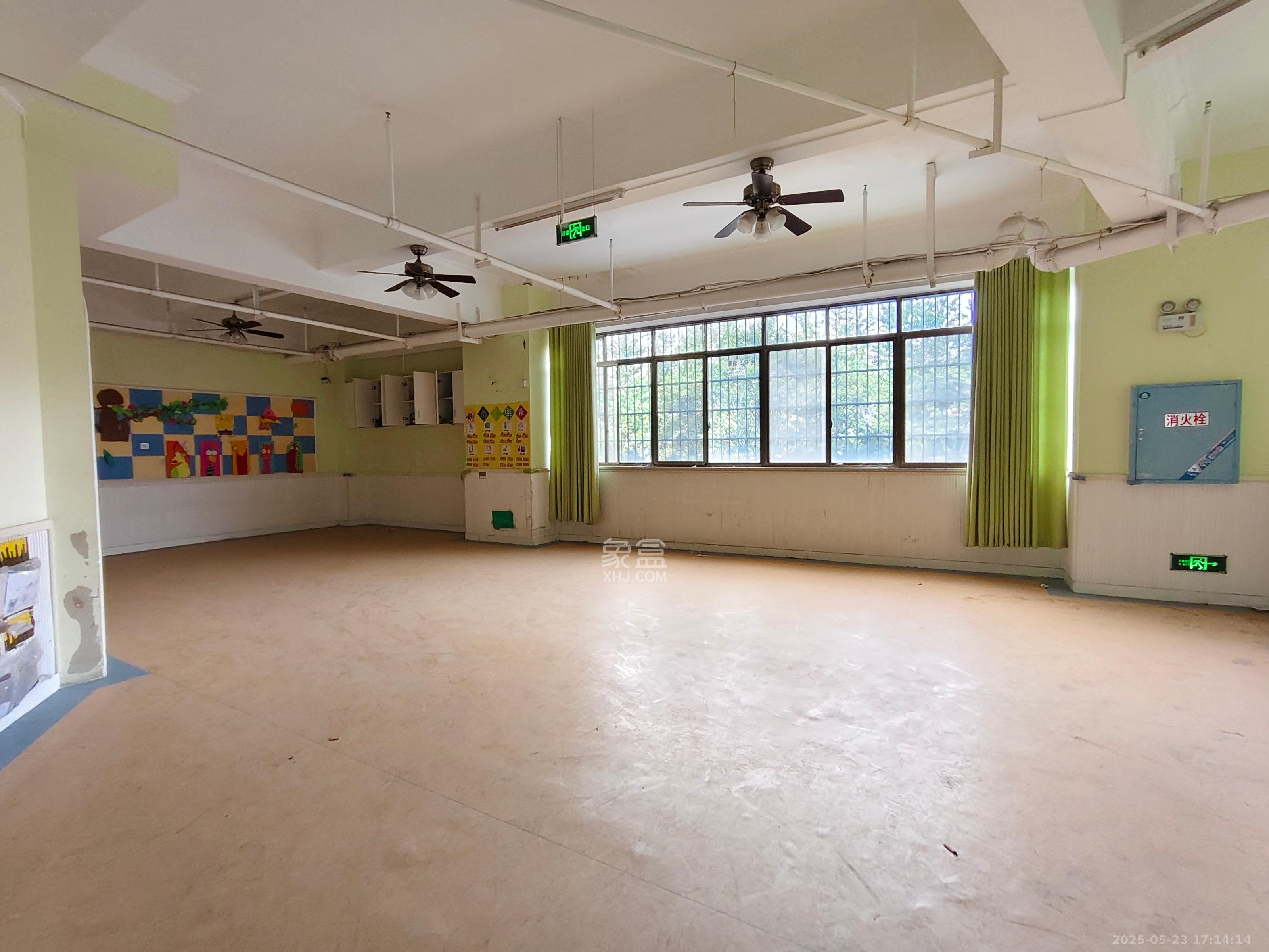 天麓尚层   374.75㎡      12000.0元/月室内图