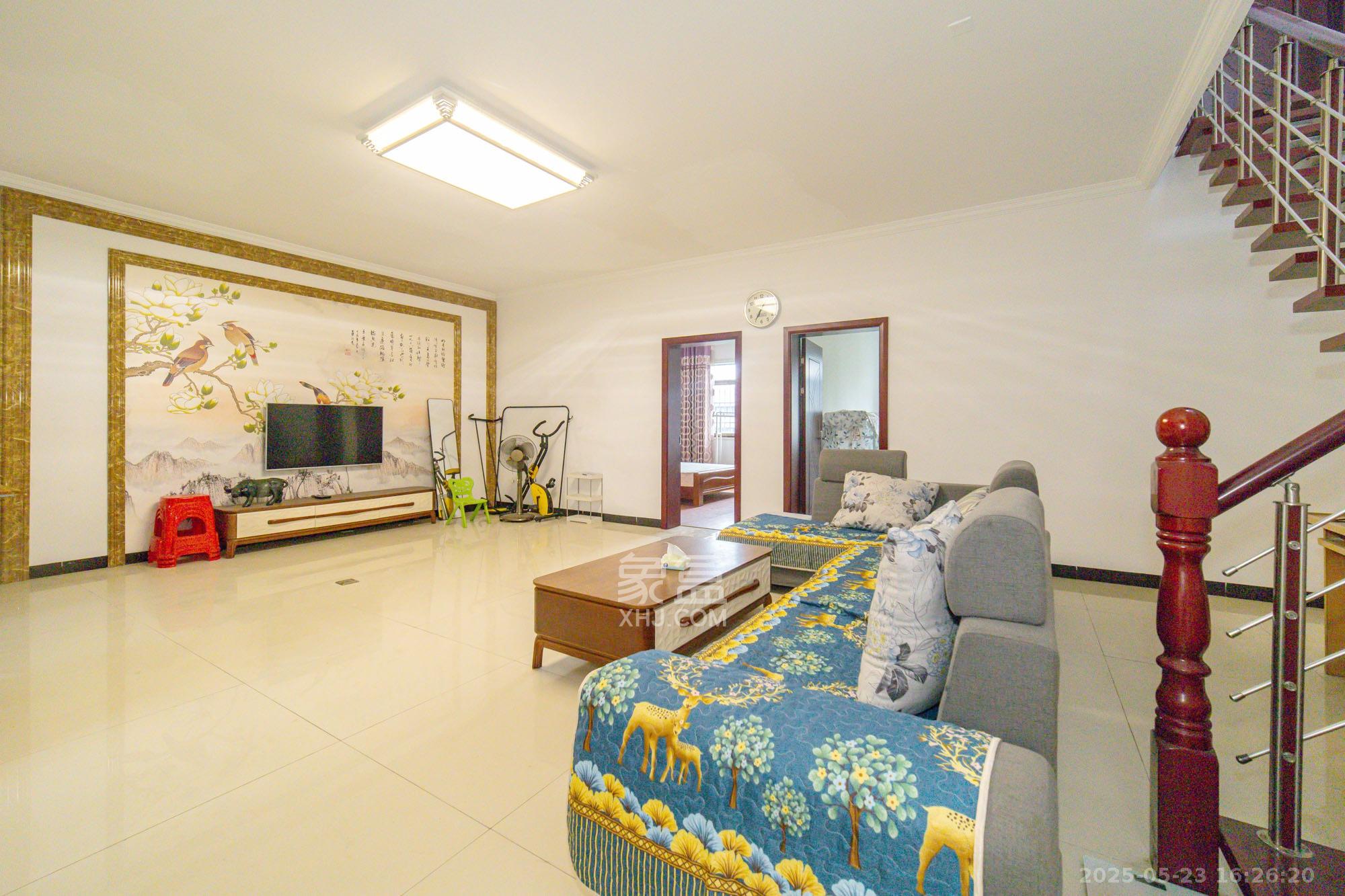 星沙三区 3室3厅2卫 74.46万 星沙三区 3室3厅2卫 74.46万客厅