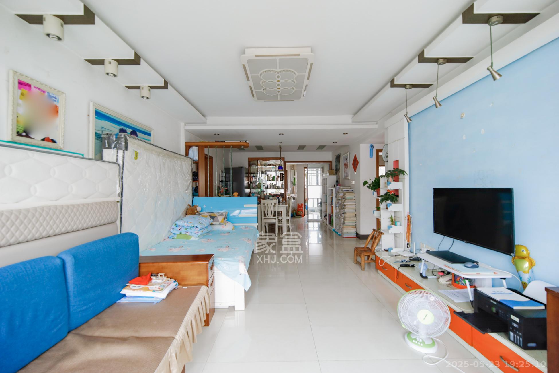 鑫天山水洲城 2室2厅2卫 72.0万 鑫天山水洲城 2室2厅2卫 72.0万客厅