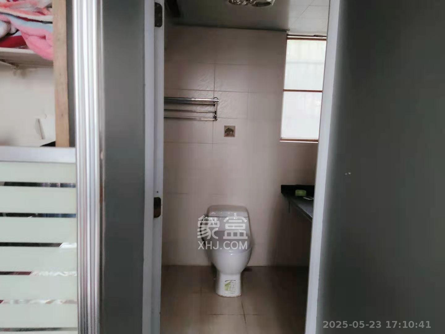 山水人家一二期  3室2厅2卫   2000.00元/月