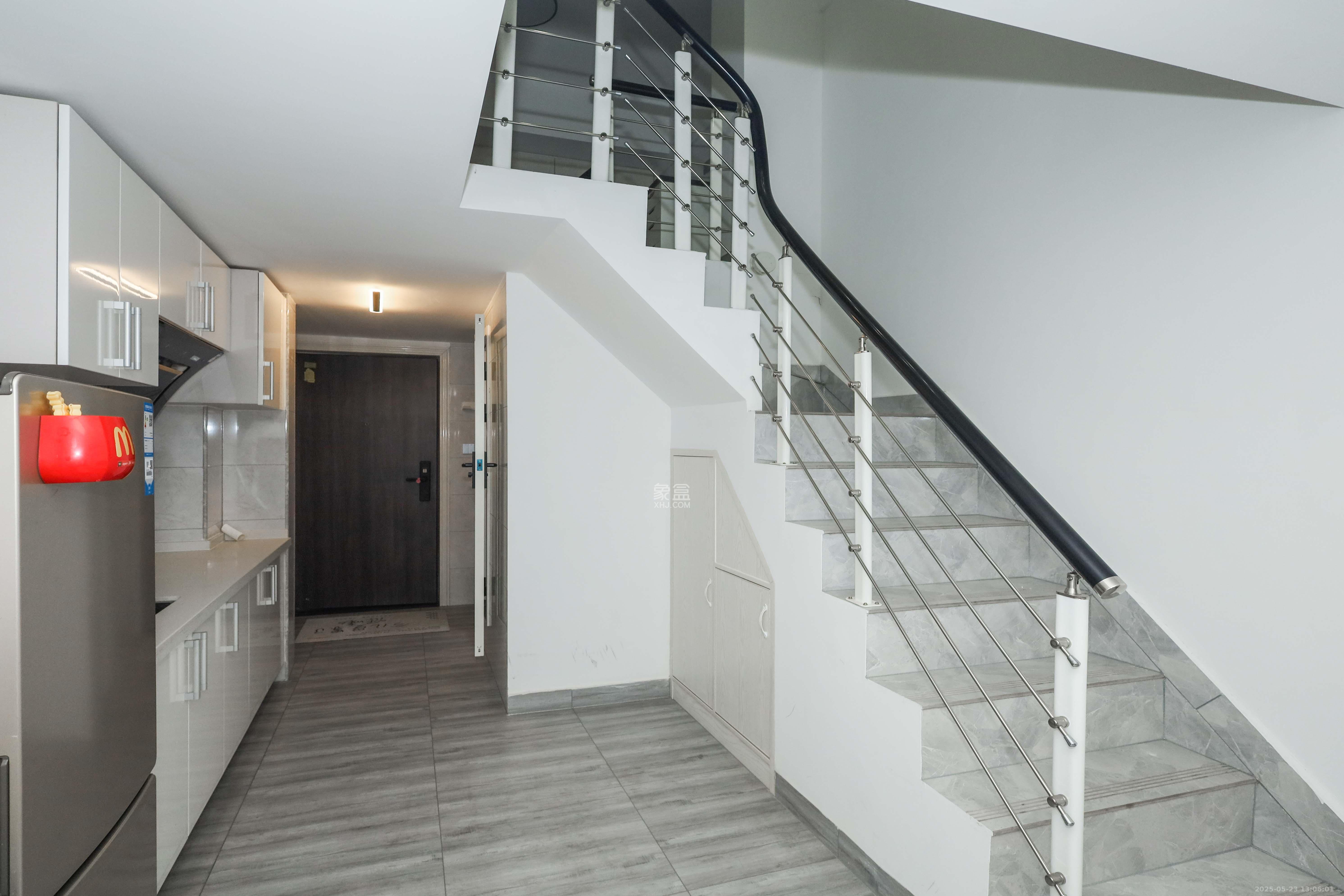 龙湖湘江星座(祺鑫星座公寓)  1室1厅1卫    55.0万 龙湖湘江星座(祺鑫星座公寓)  1室1厅1卫    55.0万客厅