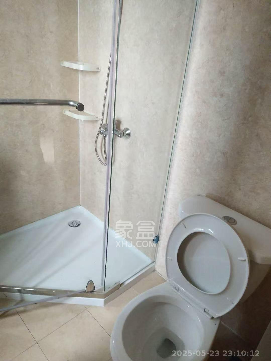 麓谷小镇  3室2厅2卫   2700.00元/月室内图