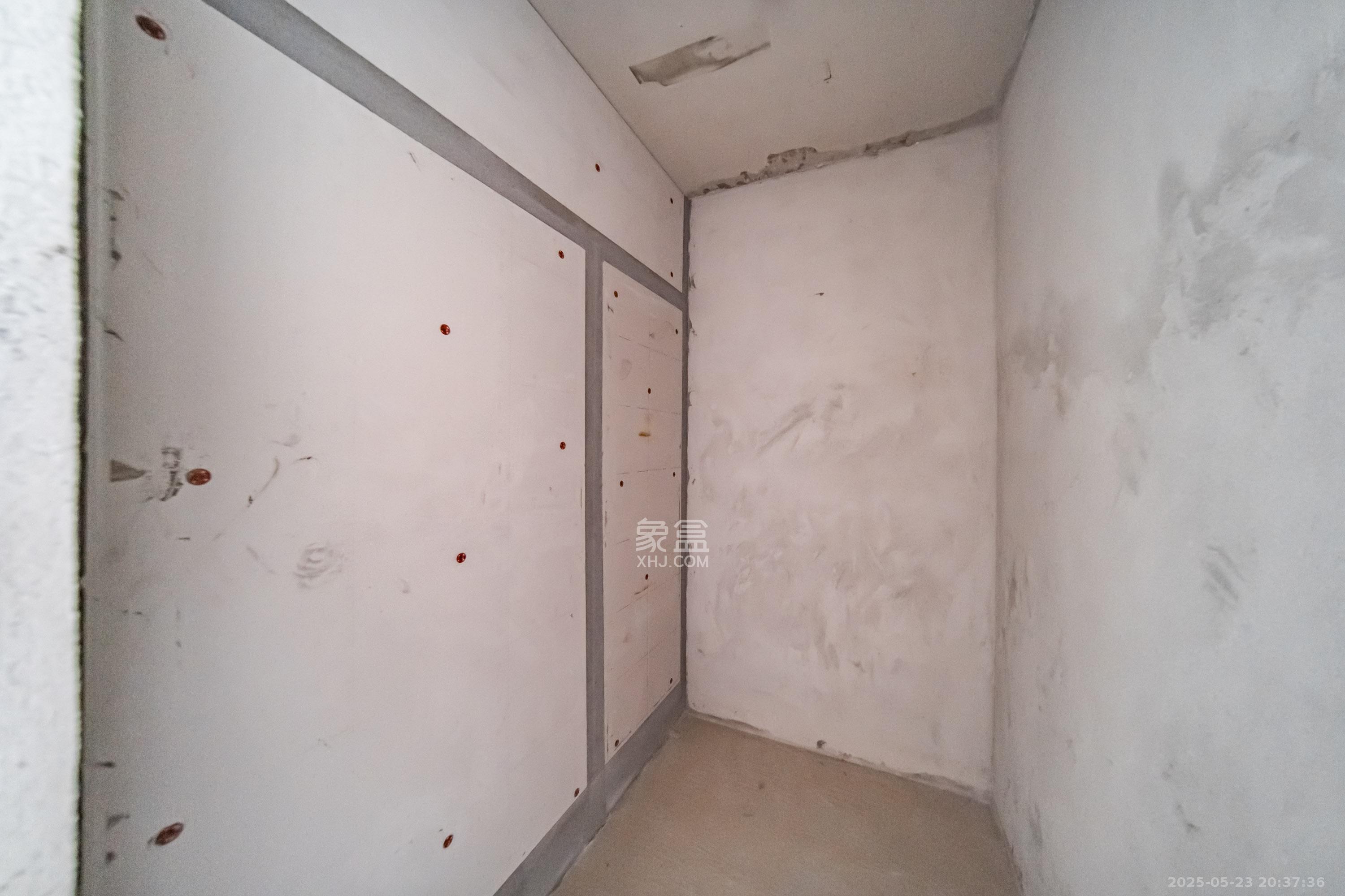 中建钰山湖  4室2厅2卫   390.00万卫生间