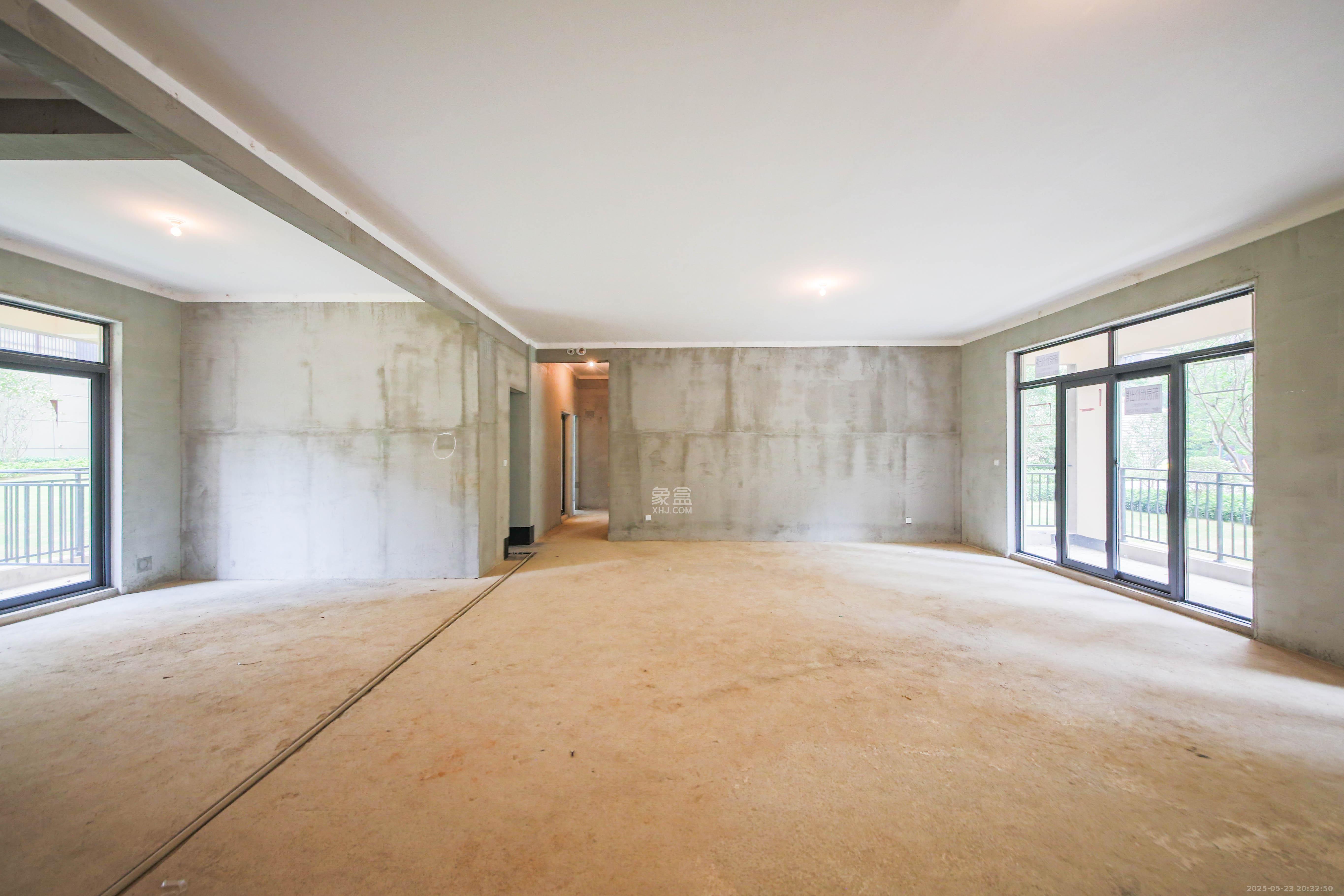 中建钰和城  3室2厅0卫   255.00万客厅