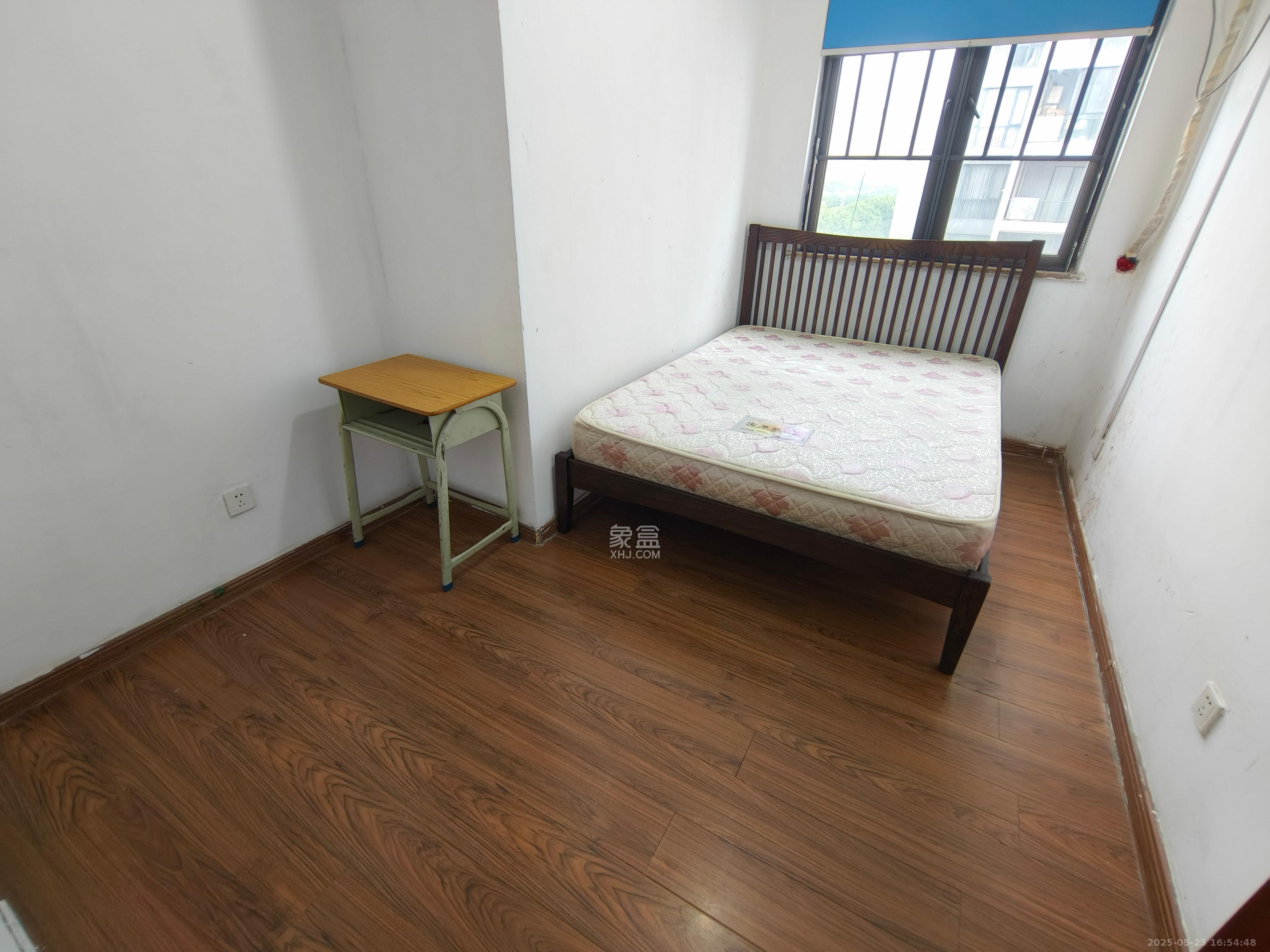 阳光100三期  4室2厅2卫   2600.00元/月室内图