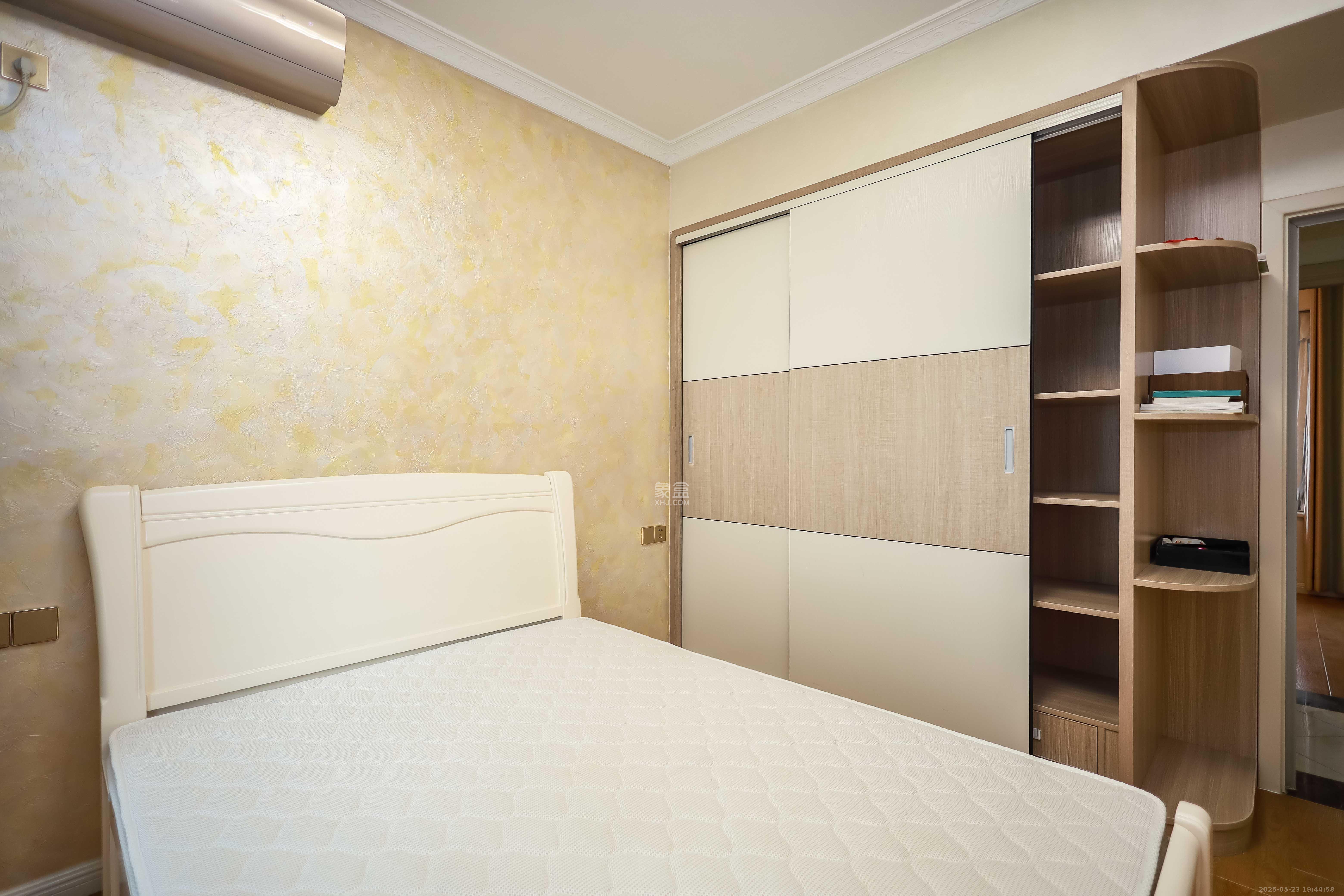 金鹰玖珑山 3室2厅1卫 88.8万 金鹰玖珑山 3室2厅1卫 88.8万卧室