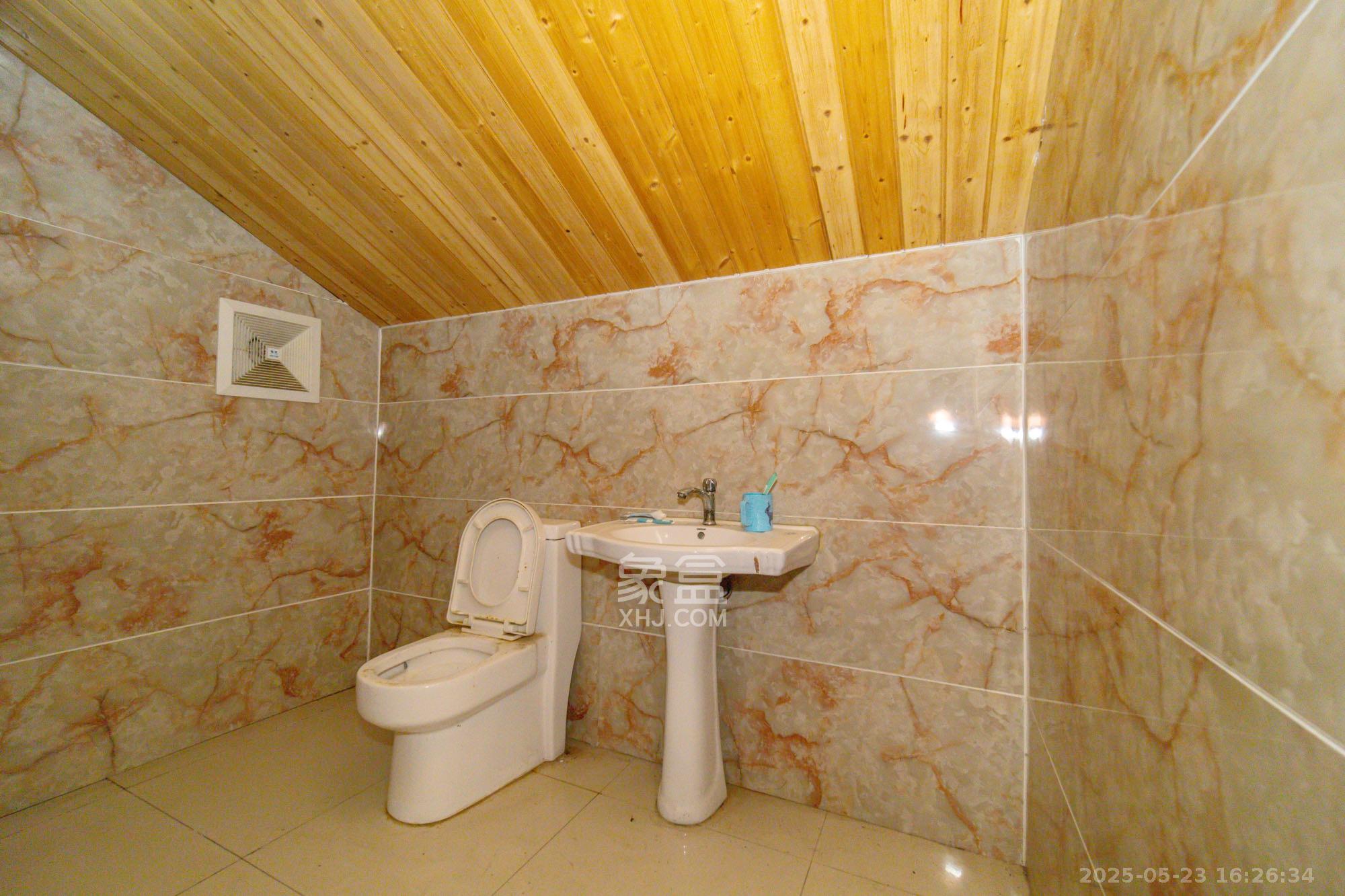 星沙三区 6室2厅2卫 131.8万 星沙三区 6室2厅2卫 131.8万卫生间