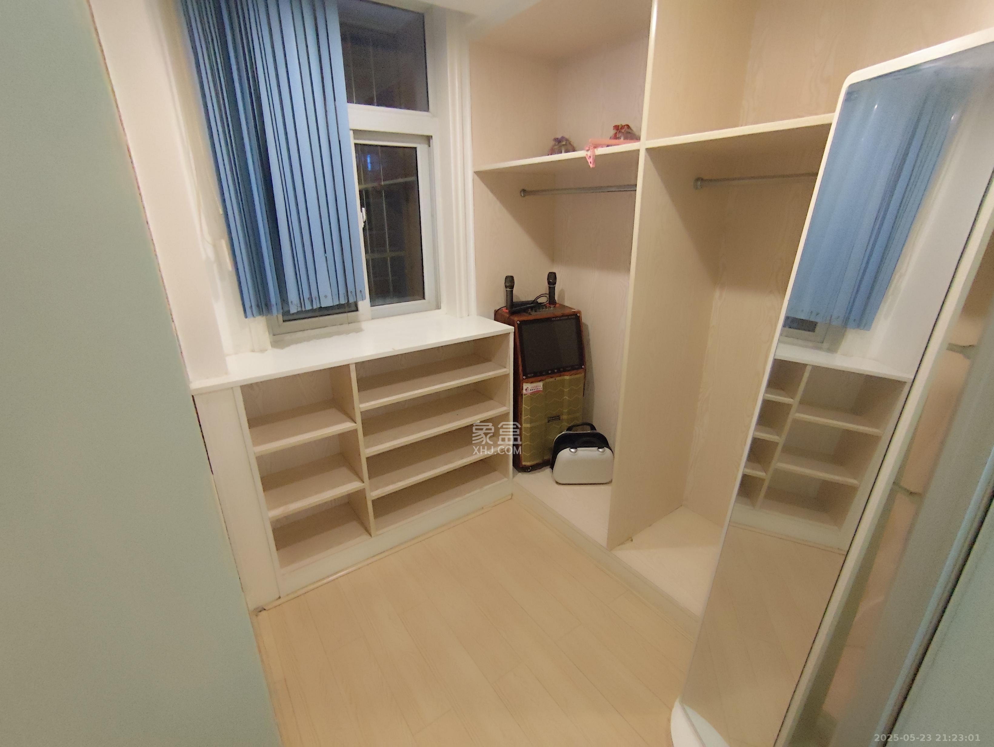 骑龙安置小区  3室2厅2卫   2600.00元/月室内图