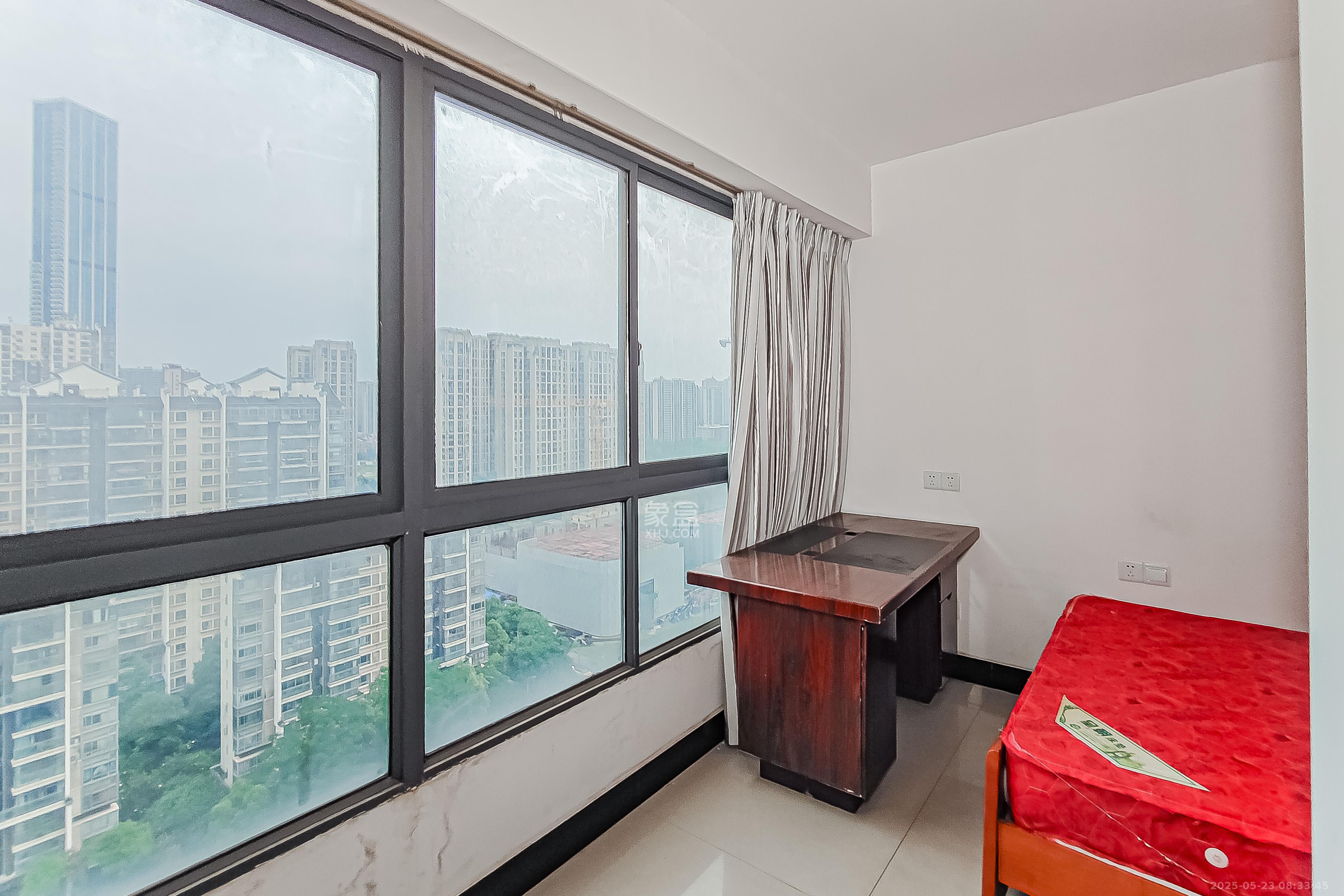 融科檀香山(融科紫檀、香山国际) 3室1厅1卫 86.0万 融科檀香山(融科紫檀、香山国际) 3室1厅1卫 86.0万阳台