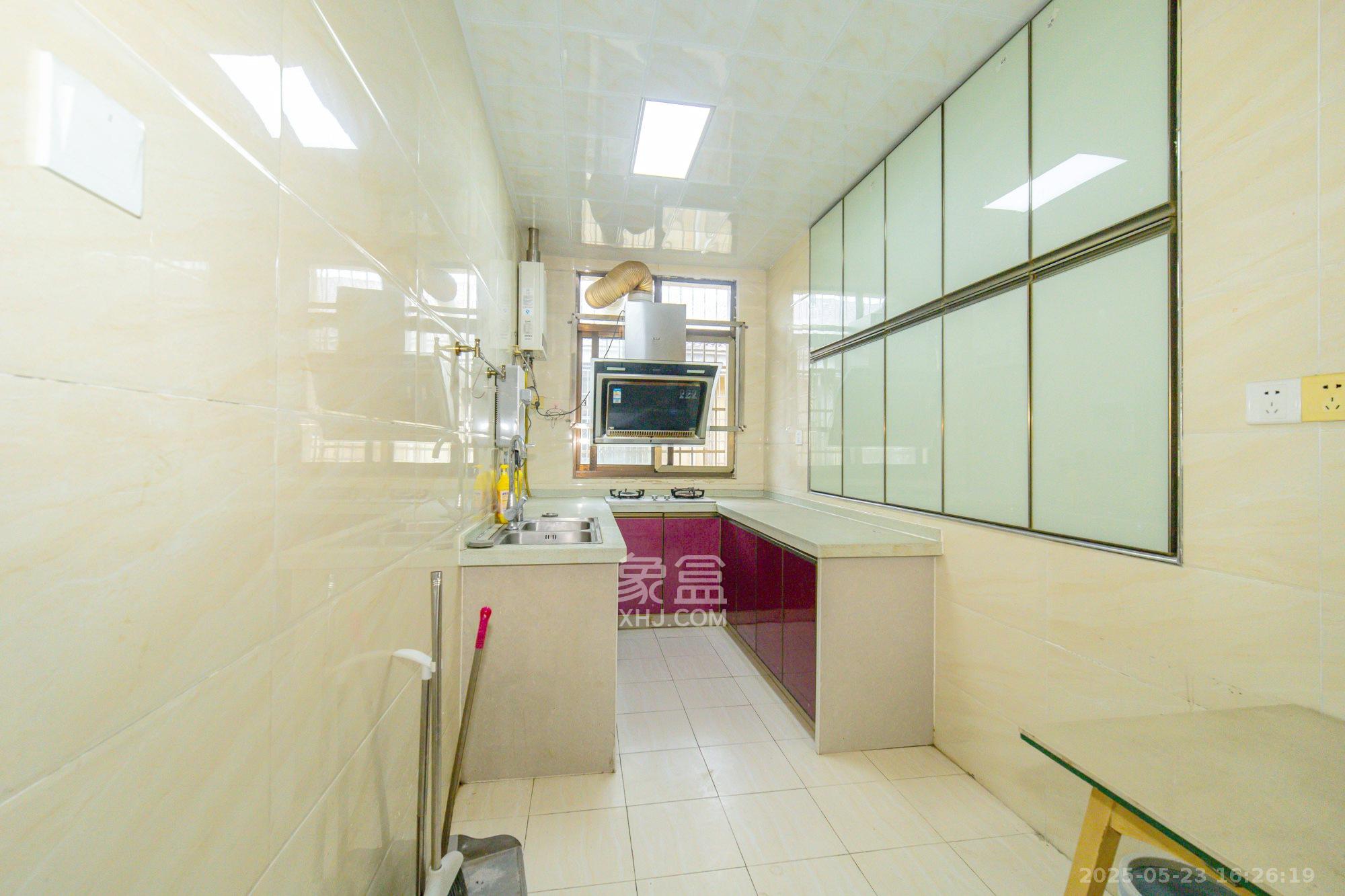 星沙三区 3室3厅2卫 74.46万 星沙三区 3室3厅2卫 74.46万厨房