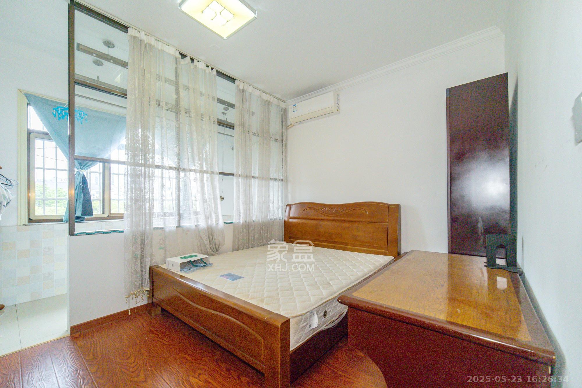 星沙三区 6室2厅2卫 131.8万 星沙三区 6室2厅2卫 131.8万卧室