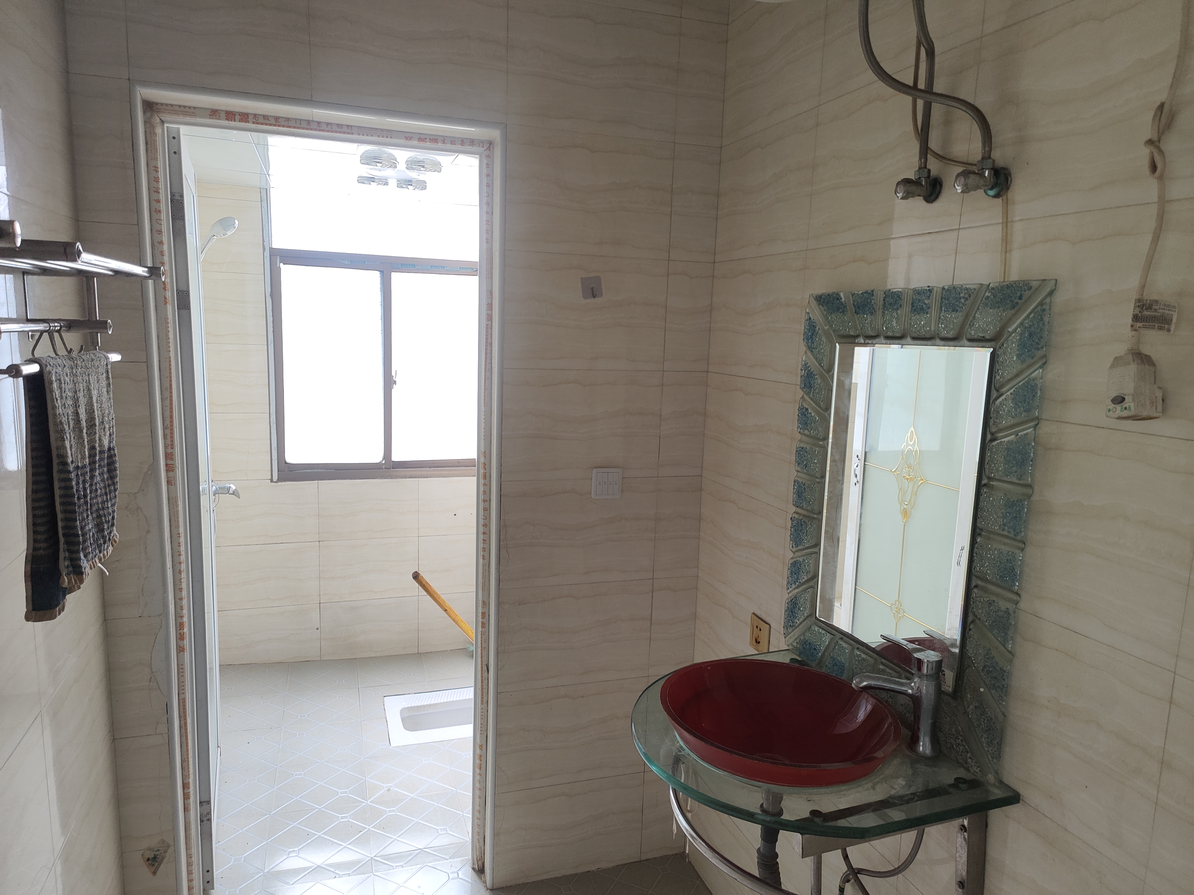 互助小区  3室2厅2卫   1400.00元/月室内图