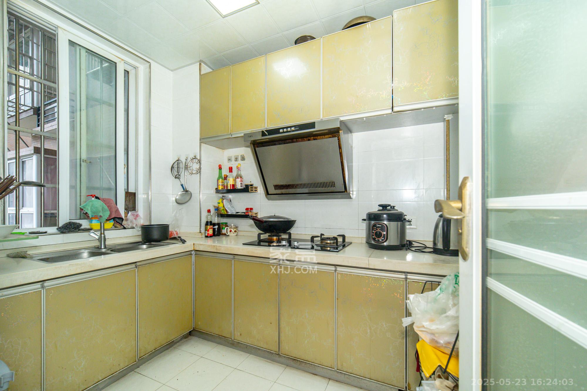 泊林晶城 2室2厅1卫 56.8万 泊林晶城 2室2厅1卫 56.8万厨房