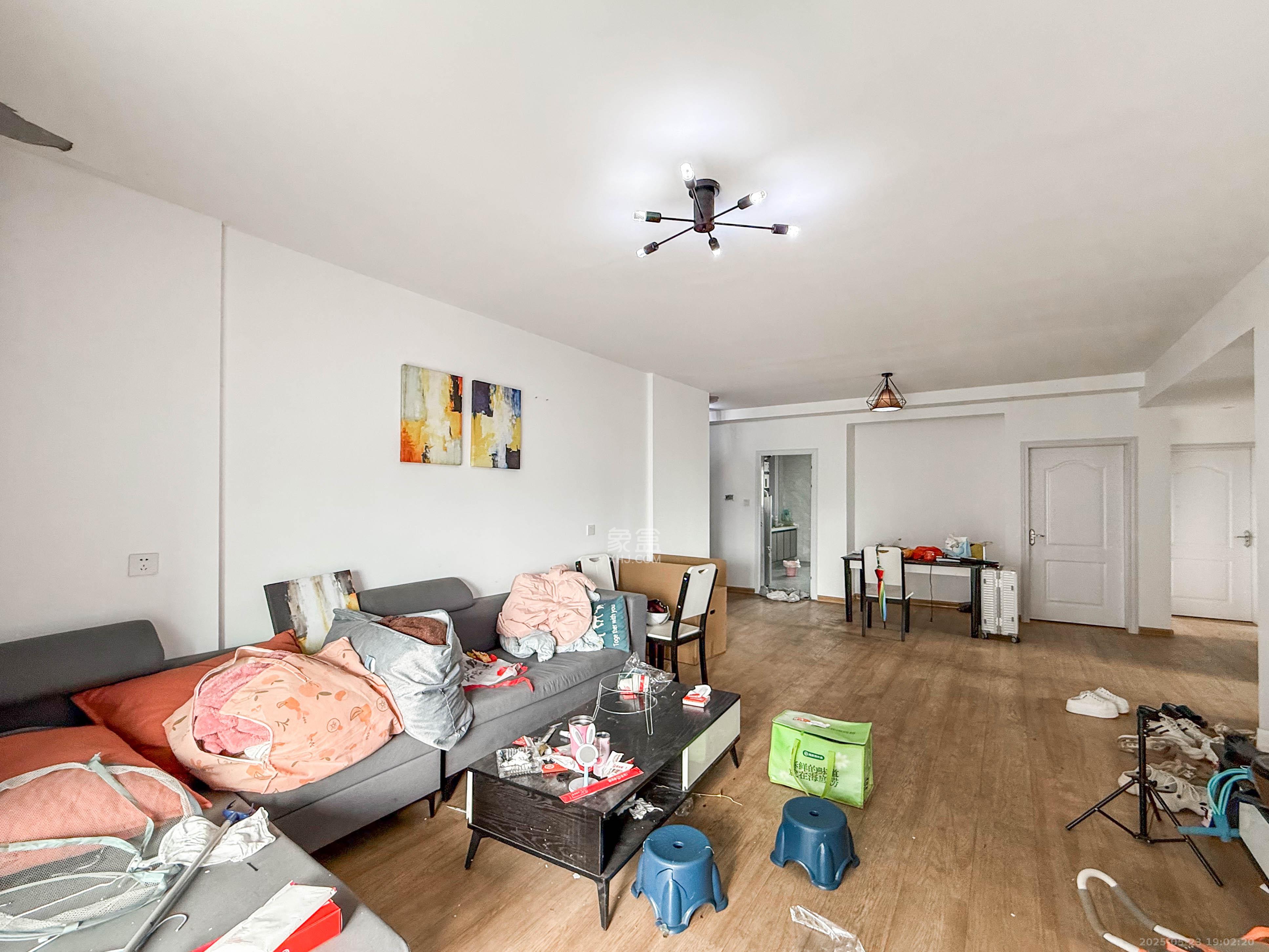 梦想枫林湾 4室2厅2卫 156.8万 梦想枫林湾 4室2厅2卫 156.8万客厅