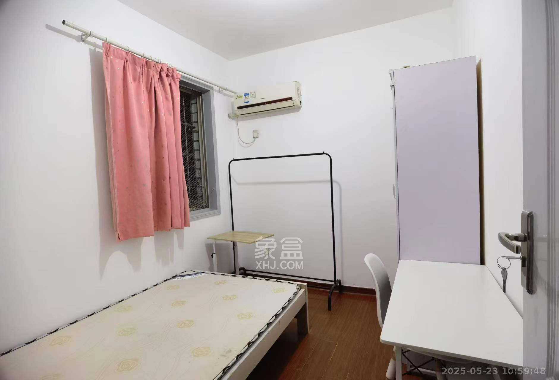 新家园  4室1厅1卫   2600.00元/月室内图
