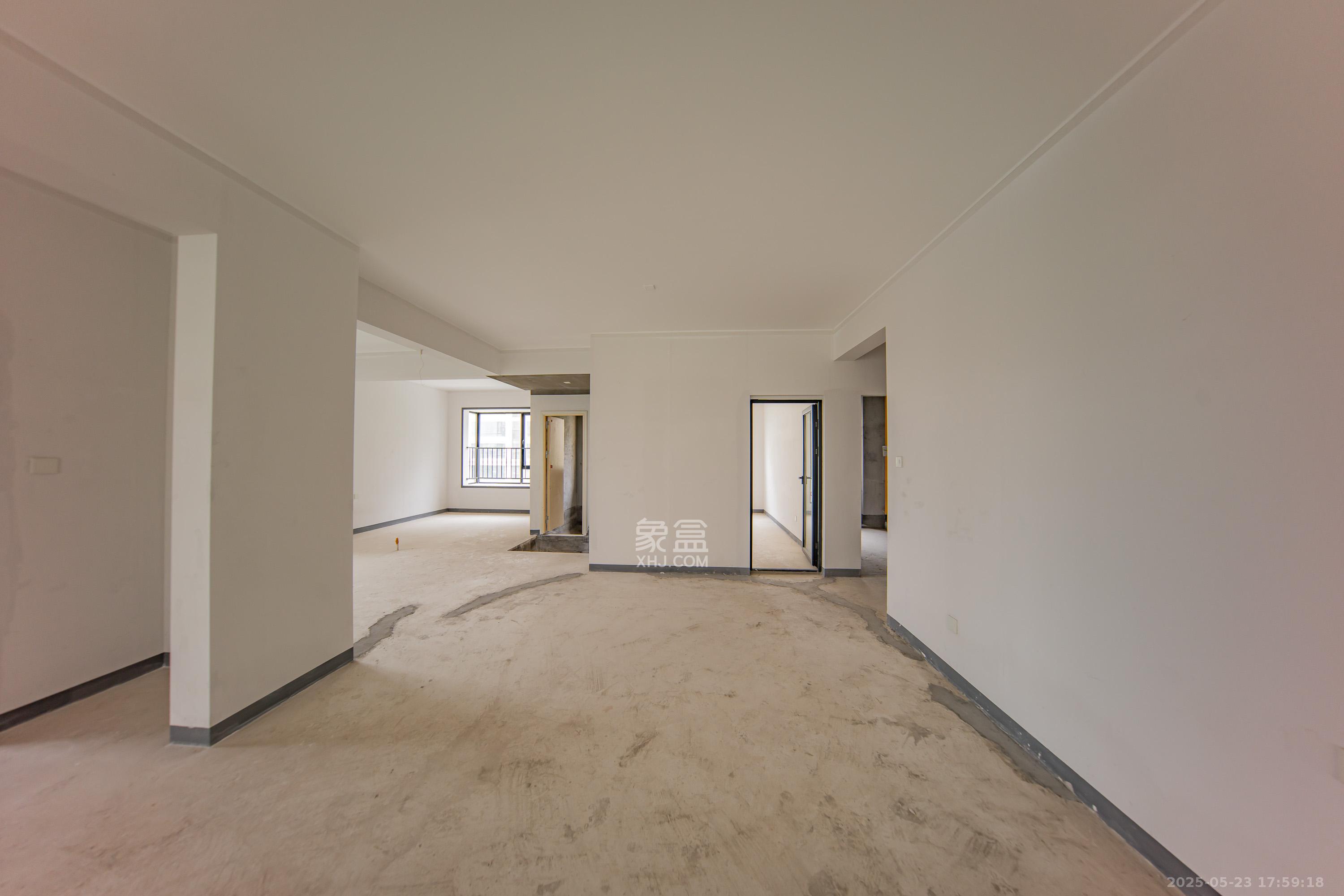 建投象山国际  4室2厅2卫   150.00万客厅