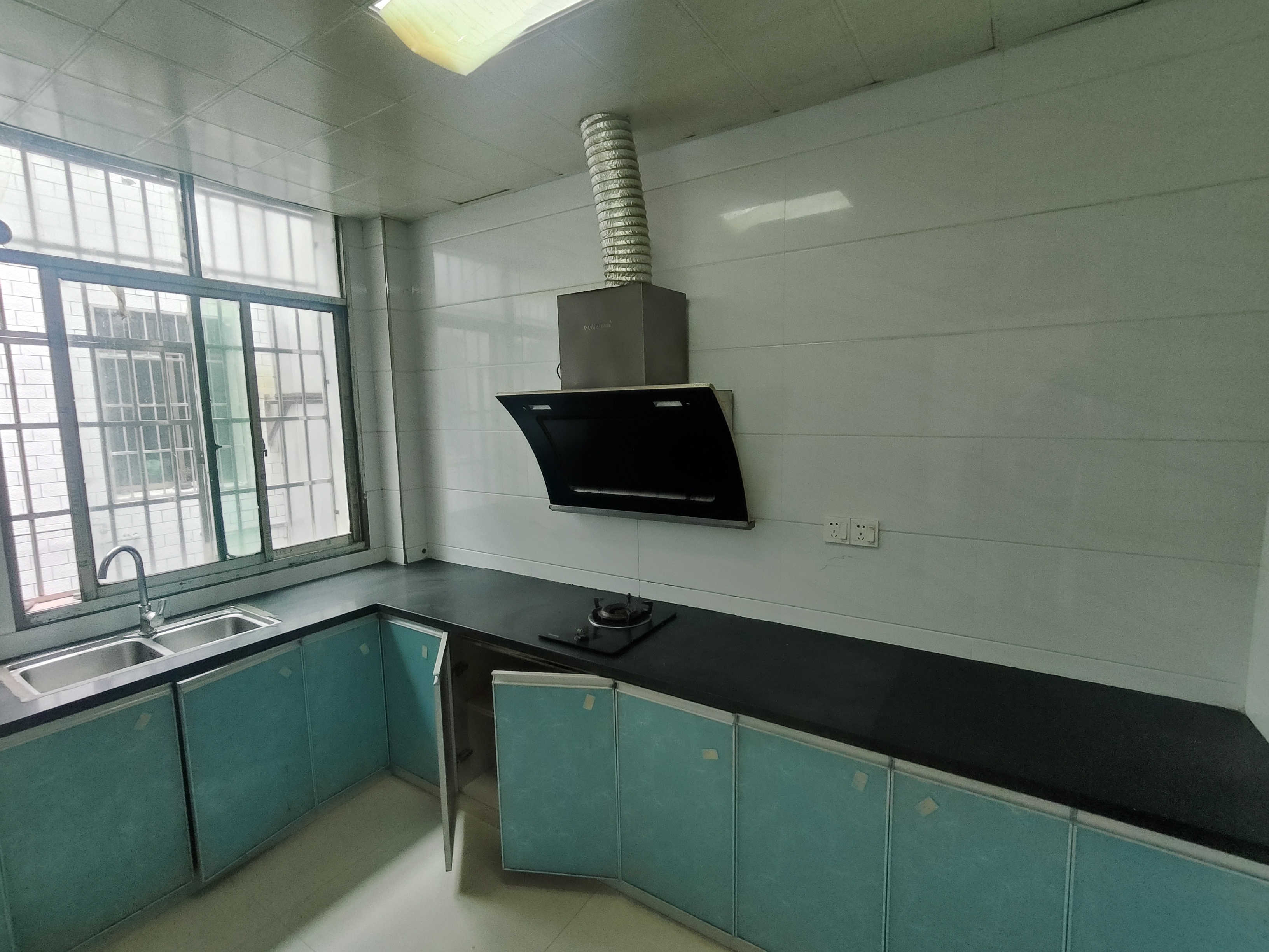 互助小区 3室2厅2卫 1500.0元/月 互助小区 3室2厅2卫 1500.0元/月室内图