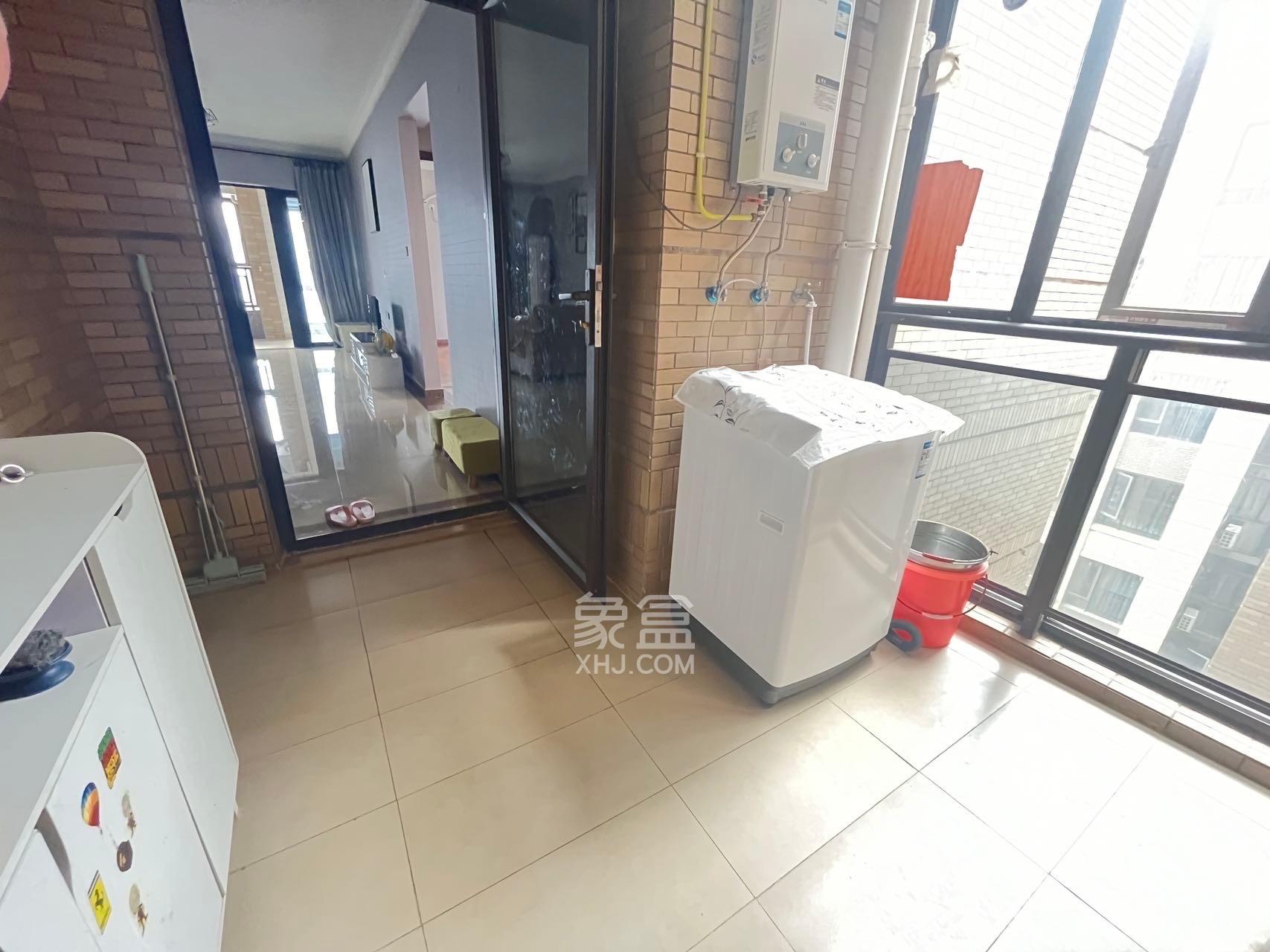 时代倾城一期  2室2厅1卫   2100.00元/月室内图