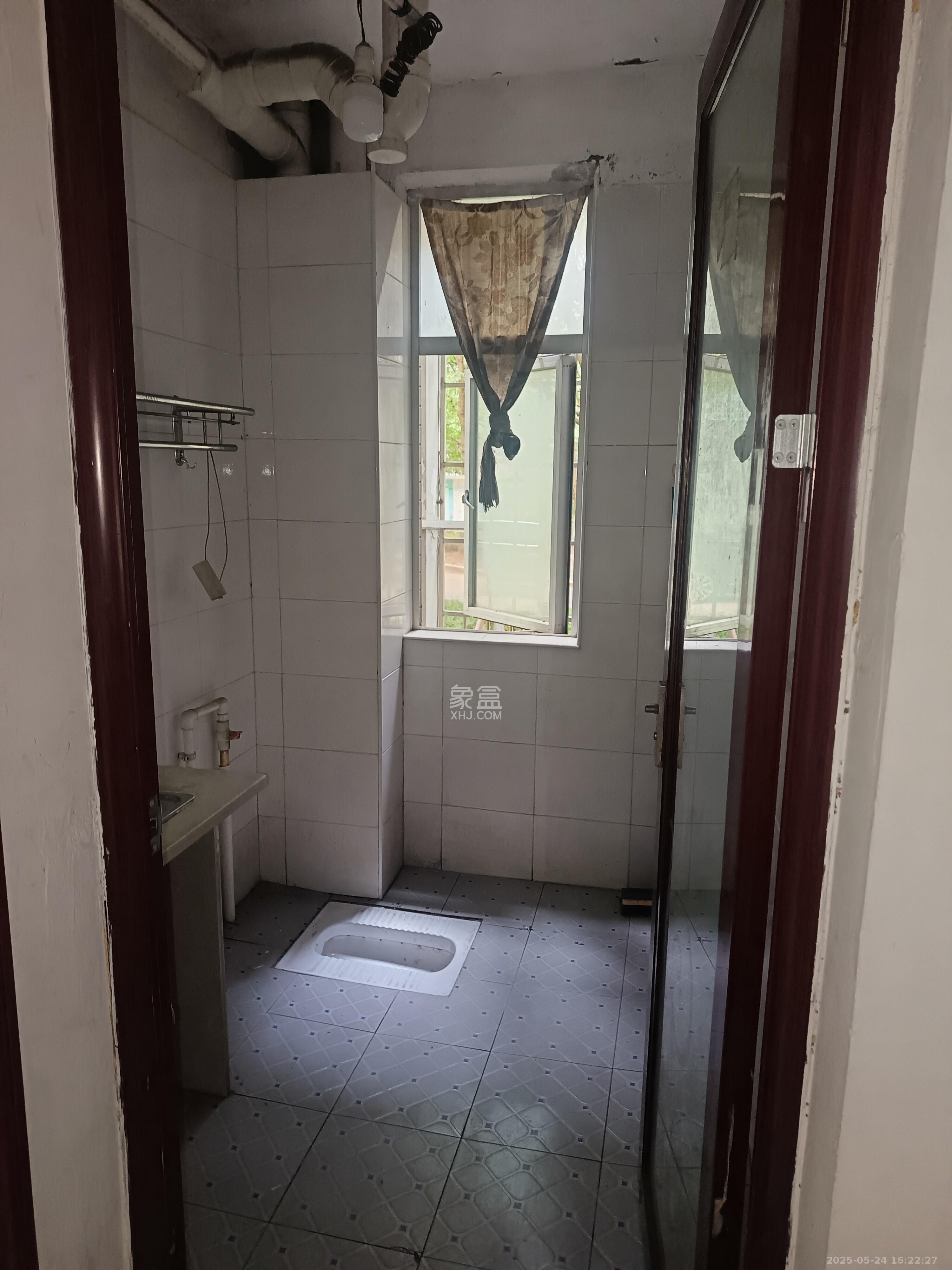 含浦家苑 3室2厅2卫 1500.0元/月 含浦家苑 3室2厅2卫 1500.0元/月室内图