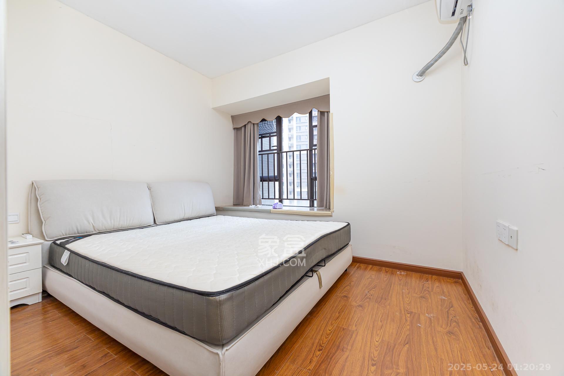 时代倾城二期 3室2厅2卫 80.0万 时代倾城二期 3室2厅2卫 80.0万卧室