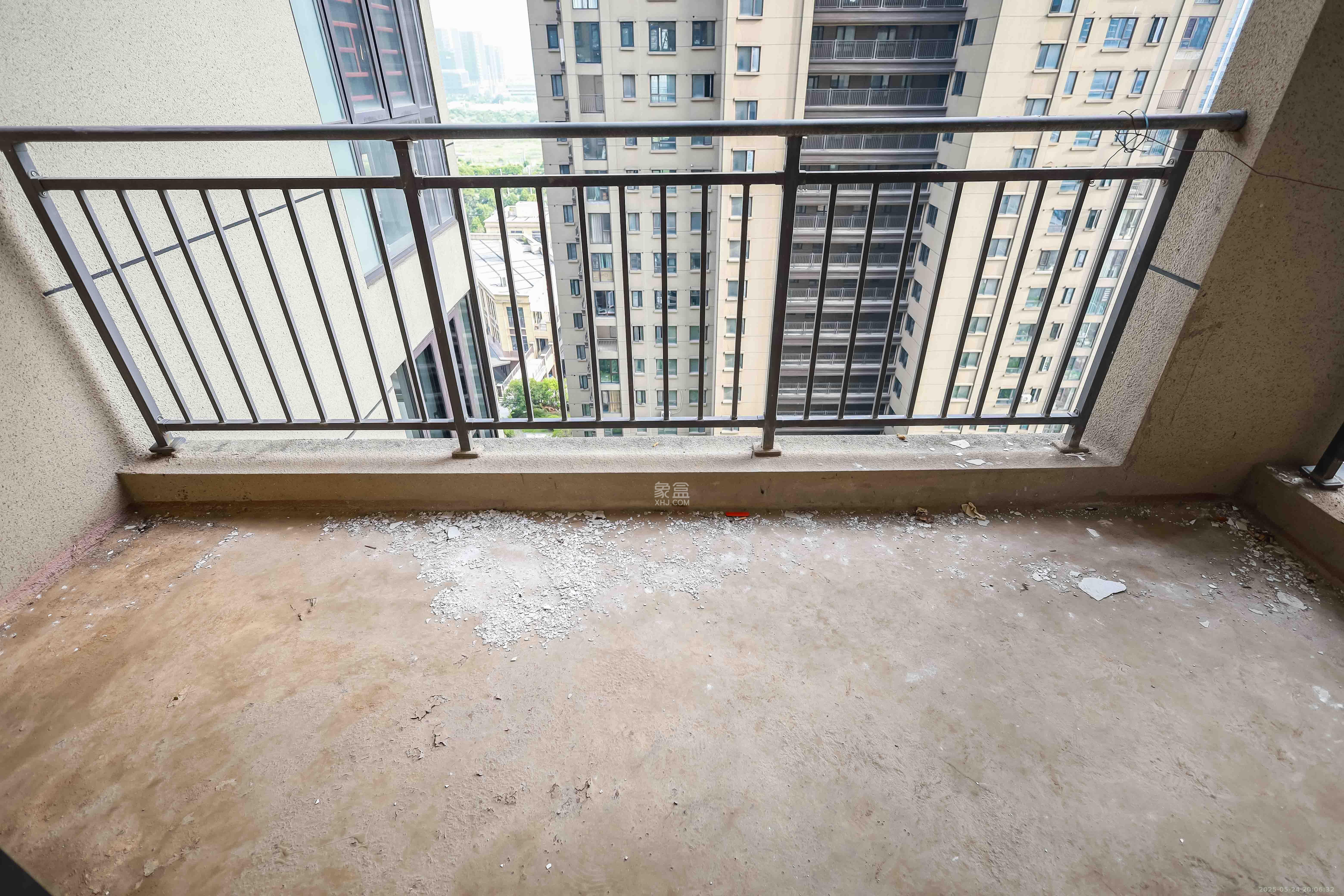 通号岭绣苑 4室2厅2卫 79.8万 通号岭绣苑 4室2厅2卫 79.8万阳台