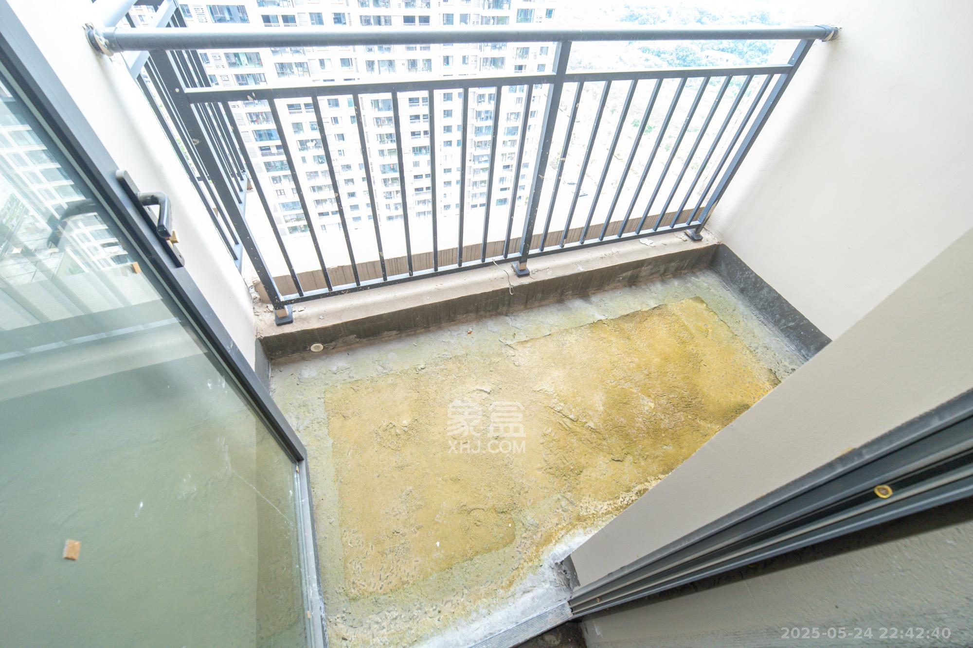 中梁正荣府 4室2厅1卫 113.8万 中梁正荣府 4室2厅1卫 113.8万阳台