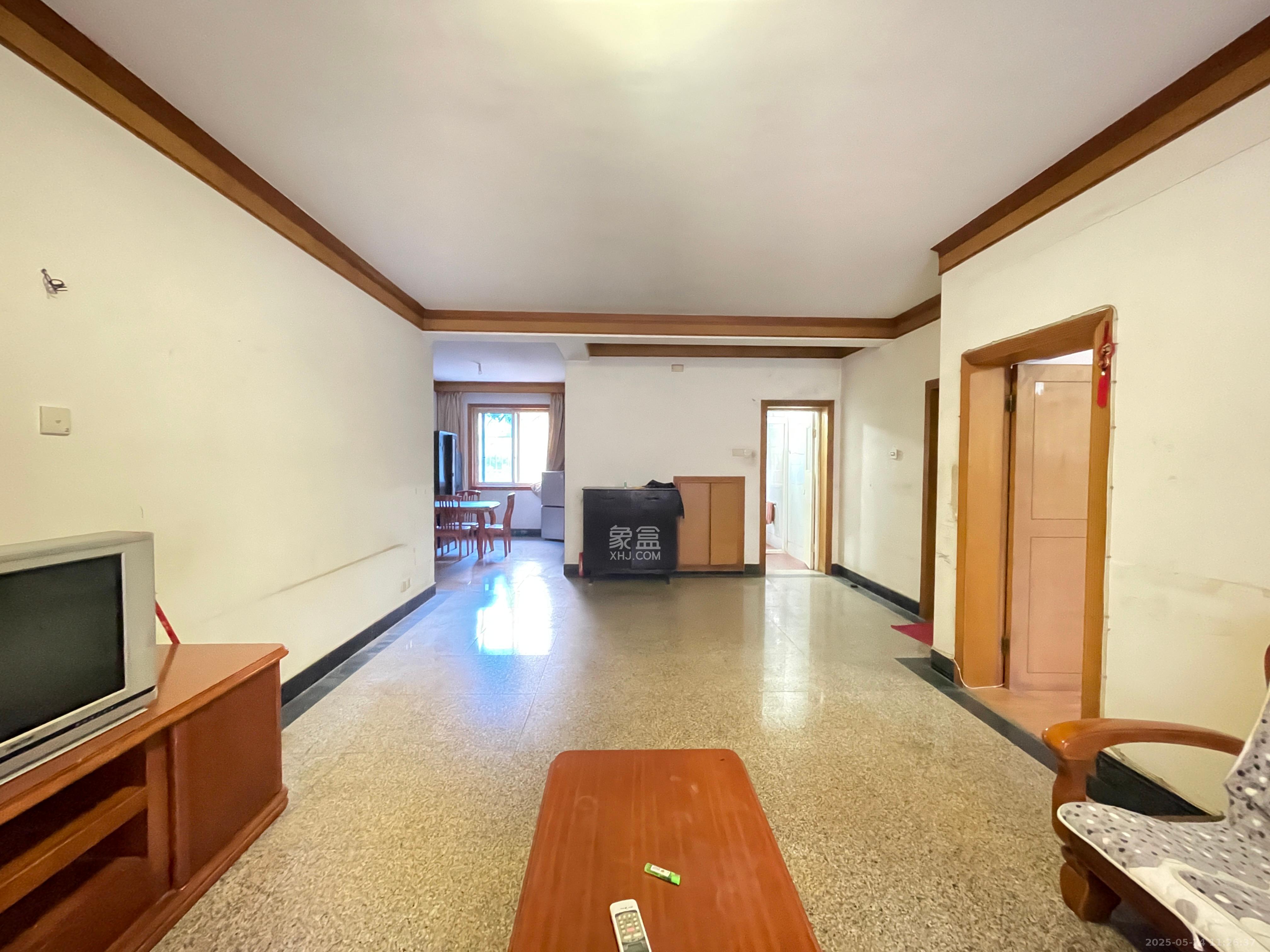 公路局宿舍  2室2厅1卫   2200.00元/月