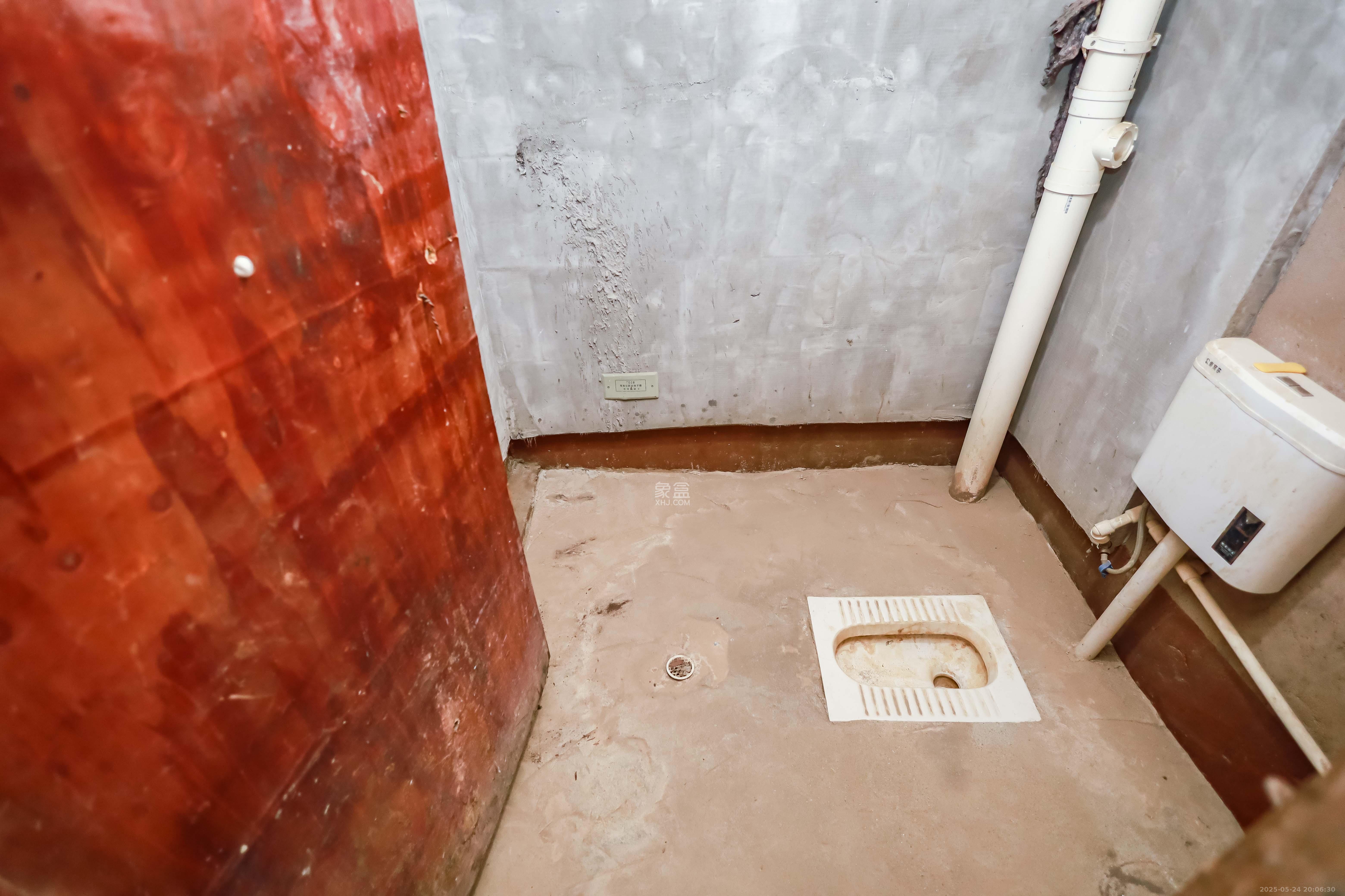 通号岭绣苑 4室2厅2卫 79.8万 通号岭绣苑 4室2厅2卫 79.8万卫生间