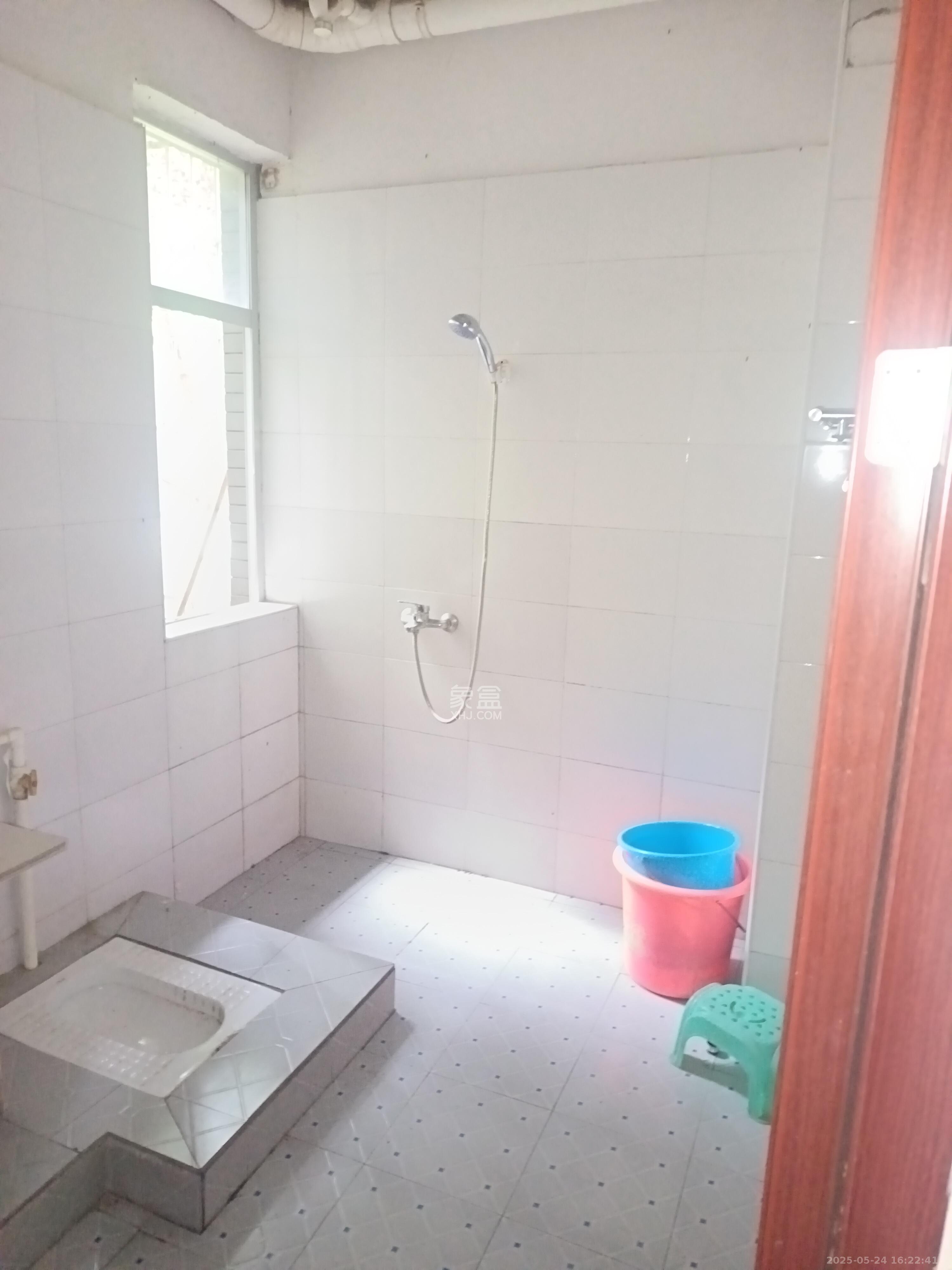 含浦家苑 3室2厅2卫 1500.0元/月 含浦家苑 3室2厅2卫 1500.0元/月室内图