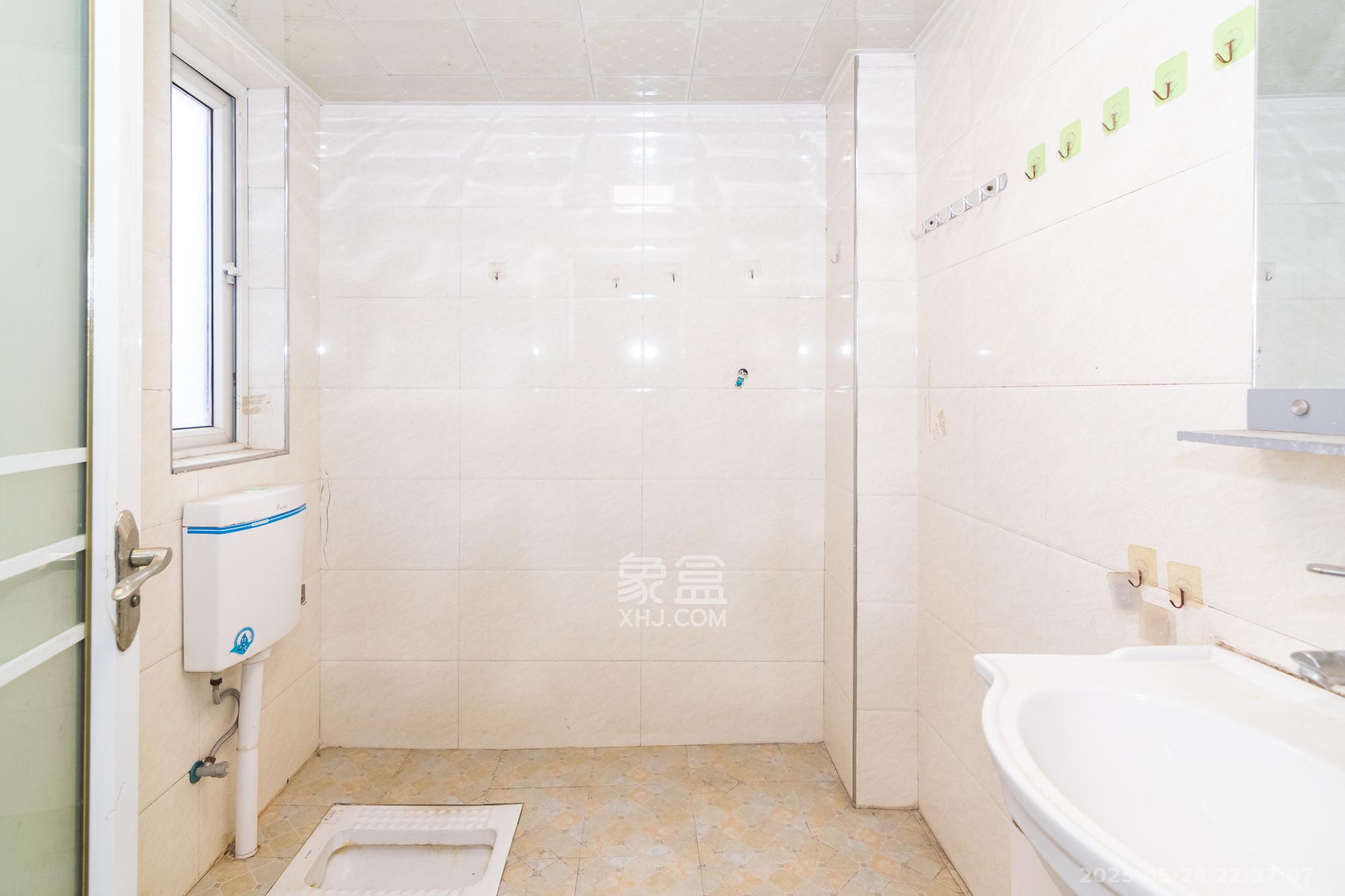 新城国际花都 1室2厅1卫 55.0万 新城国际花都 1室2厅1卫 55.0万卫生间