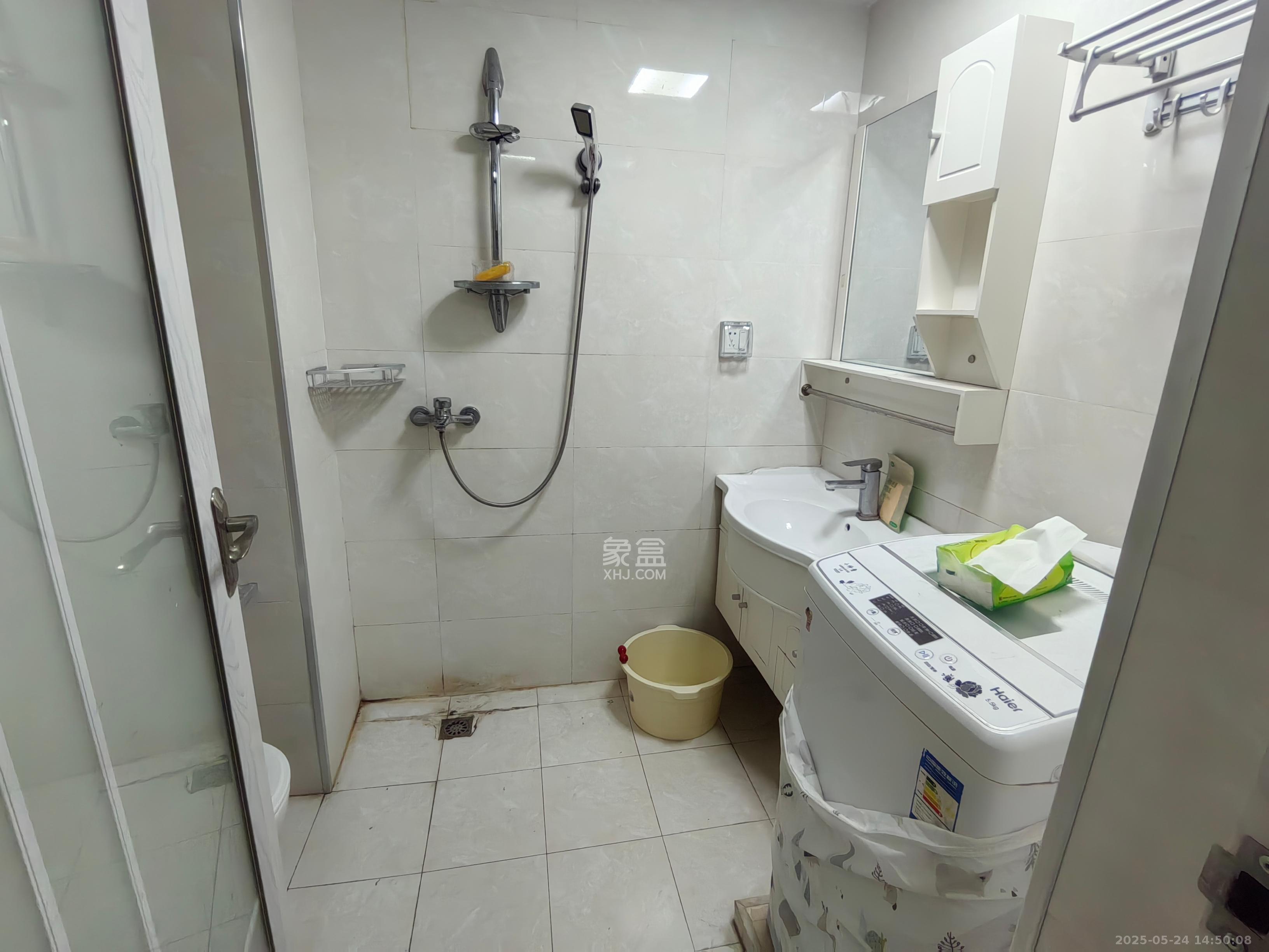 融科东南海 1室1厅1卫 1300.0元/月 融科东南海 1室1厅1卫 1300.0元/月室内图