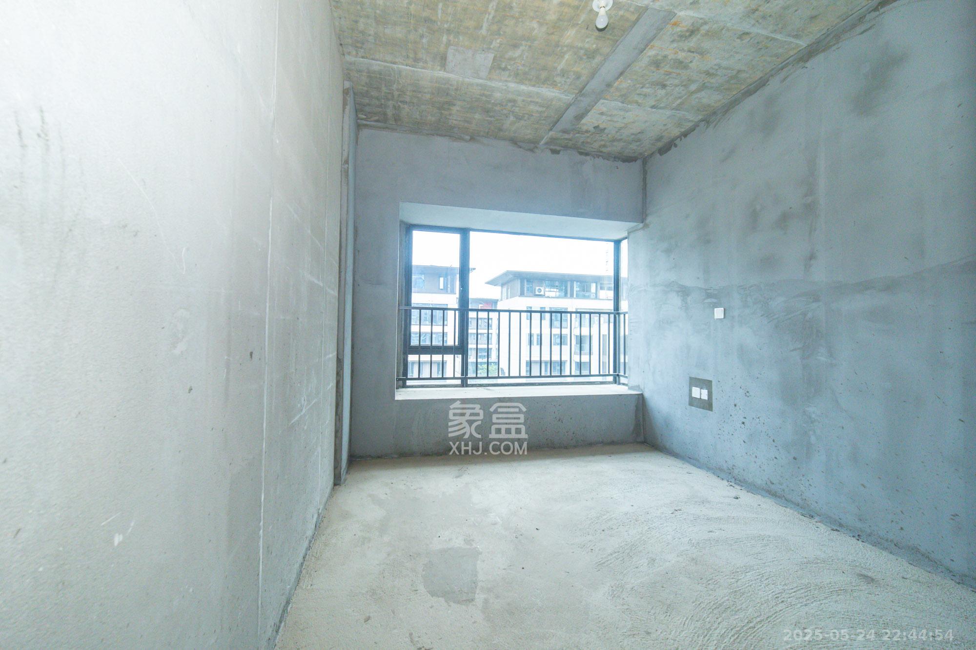 三一云谷  4室2厅3卫    248.0万 三一云谷  4室2厅3卫    248.0万卧室