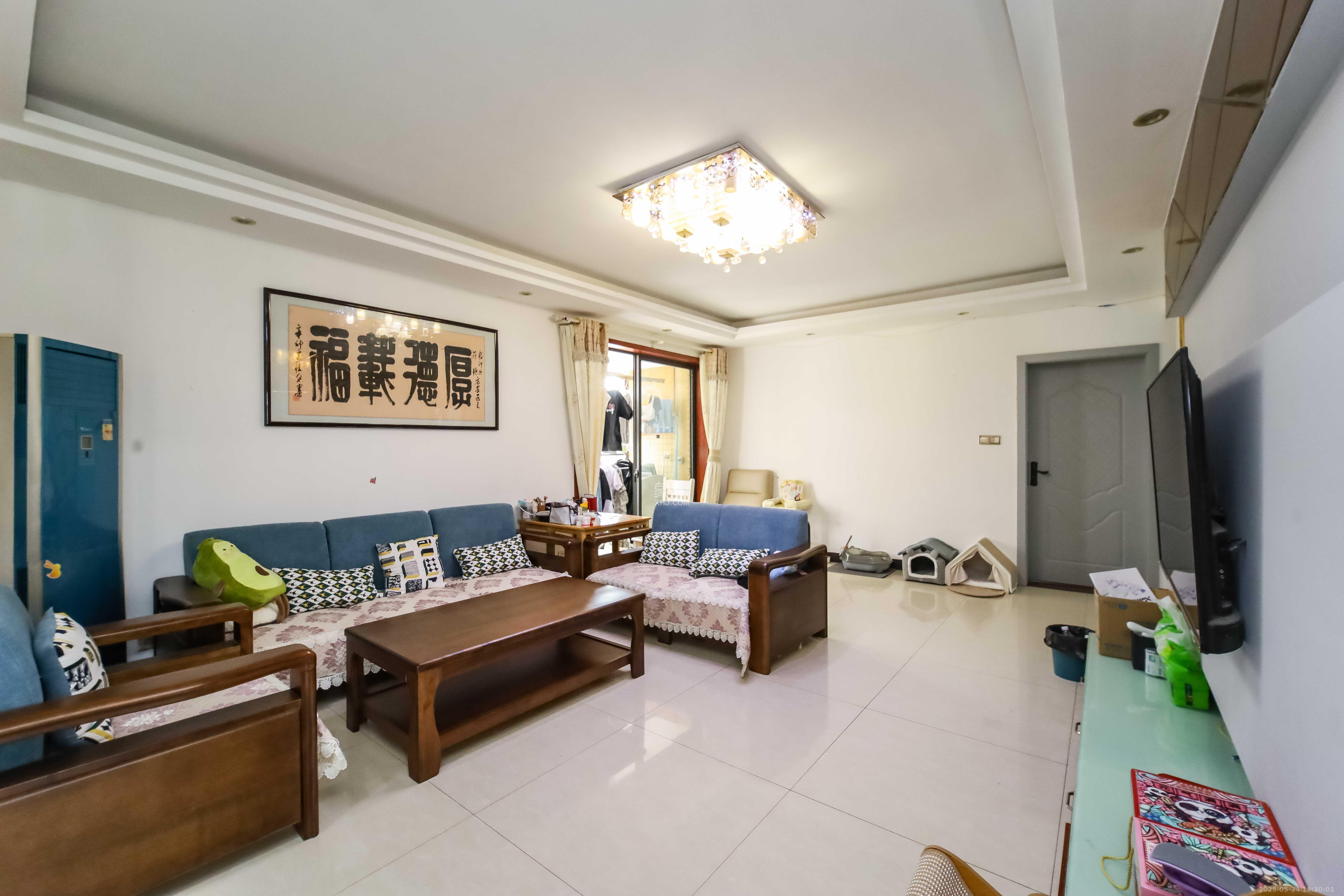 锦湘国际星城三期(锦绣苑) 3室2厅2卫 95.0万 锦湘国际星城三期(锦绣苑) 3室2厅2卫 95.0万客厅