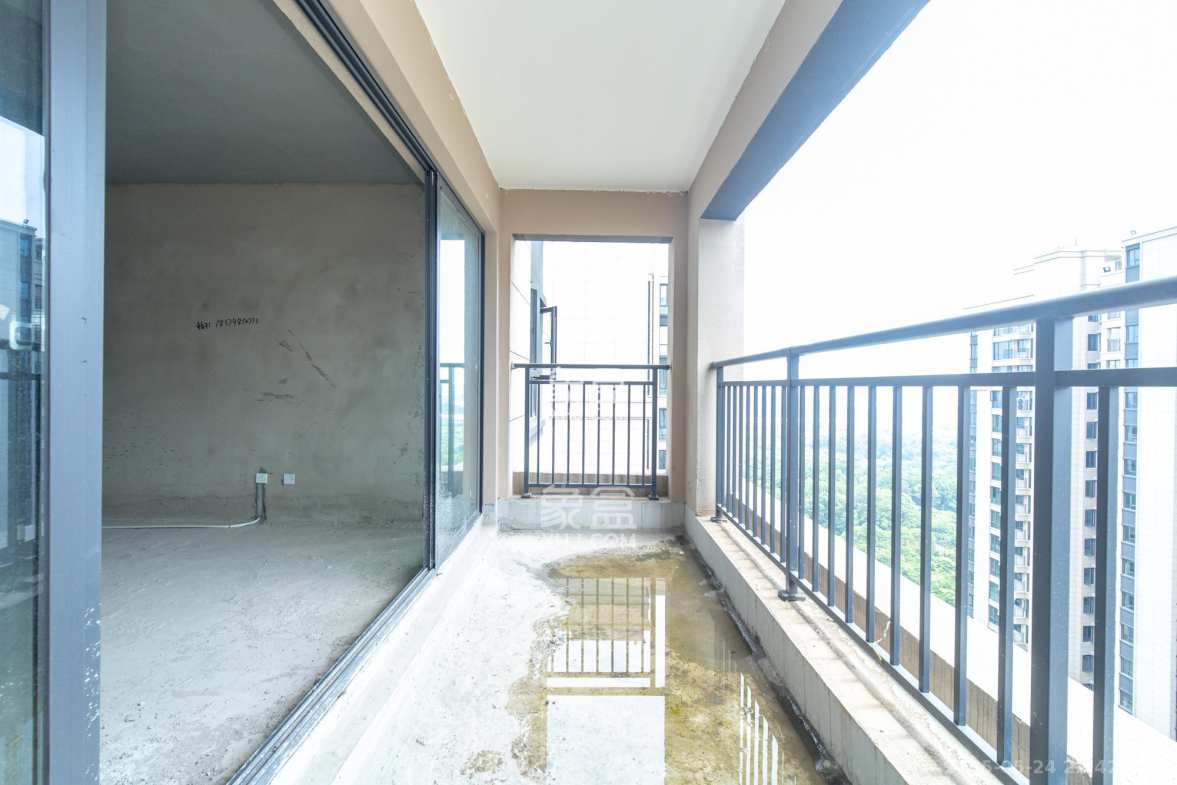 中梁正荣府 4室2厅1卫 113.8万 中梁正荣府 4室2厅1卫 113.8万阳台