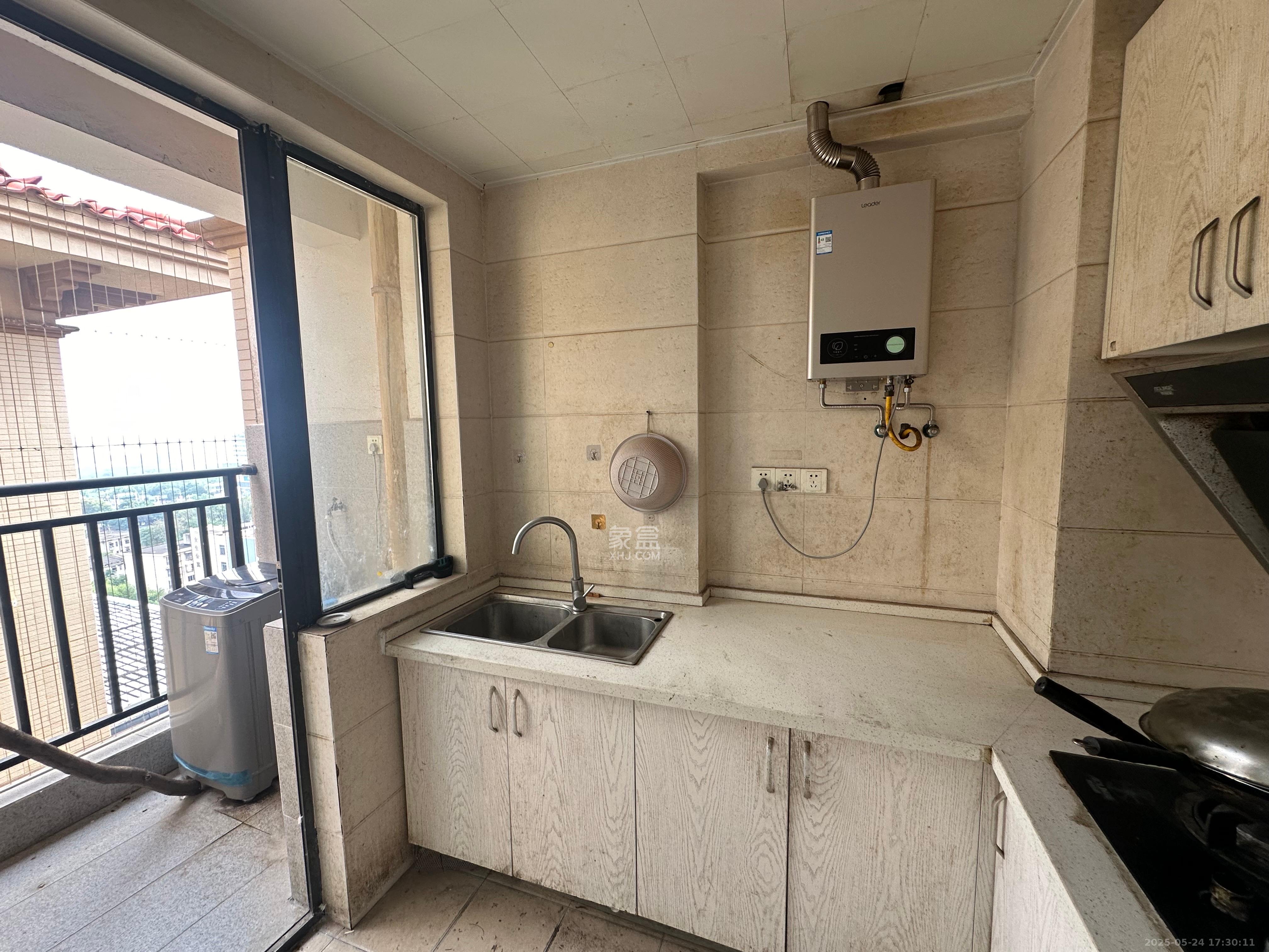 中建芙蓉嘉苑  1室2厅1卫    1700.0元/月 中建芙蓉嘉苑  1室2厅1卫    1700.0元/月室内图