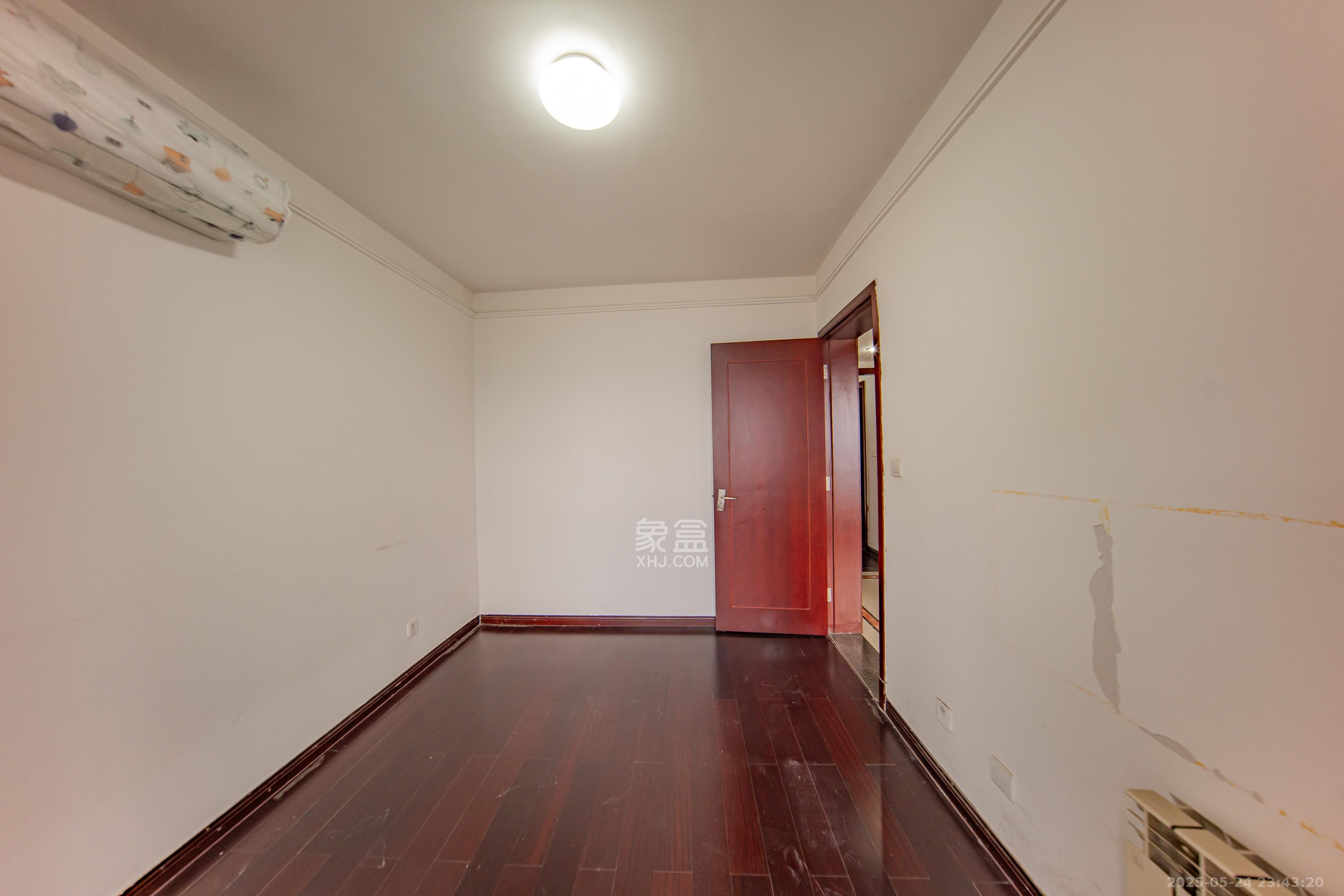 中海国际二期 4室2厅2卫 95.0万 中海国际二期 4室2厅2卫 95.0万卧室