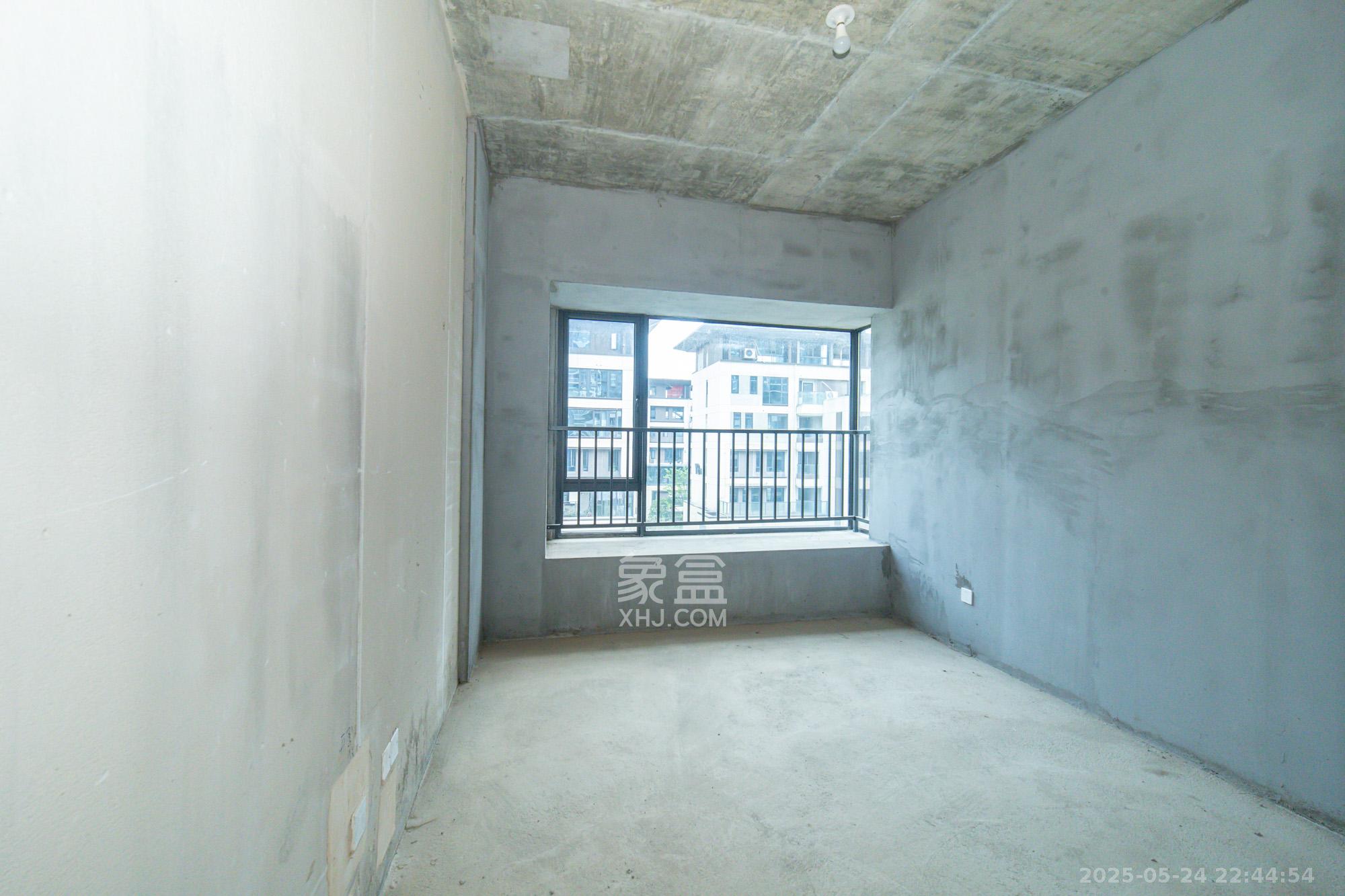 三一云谷  4室2厅3卫    248.0万 三一云谷  4室2厅3卫    248.0万卧室