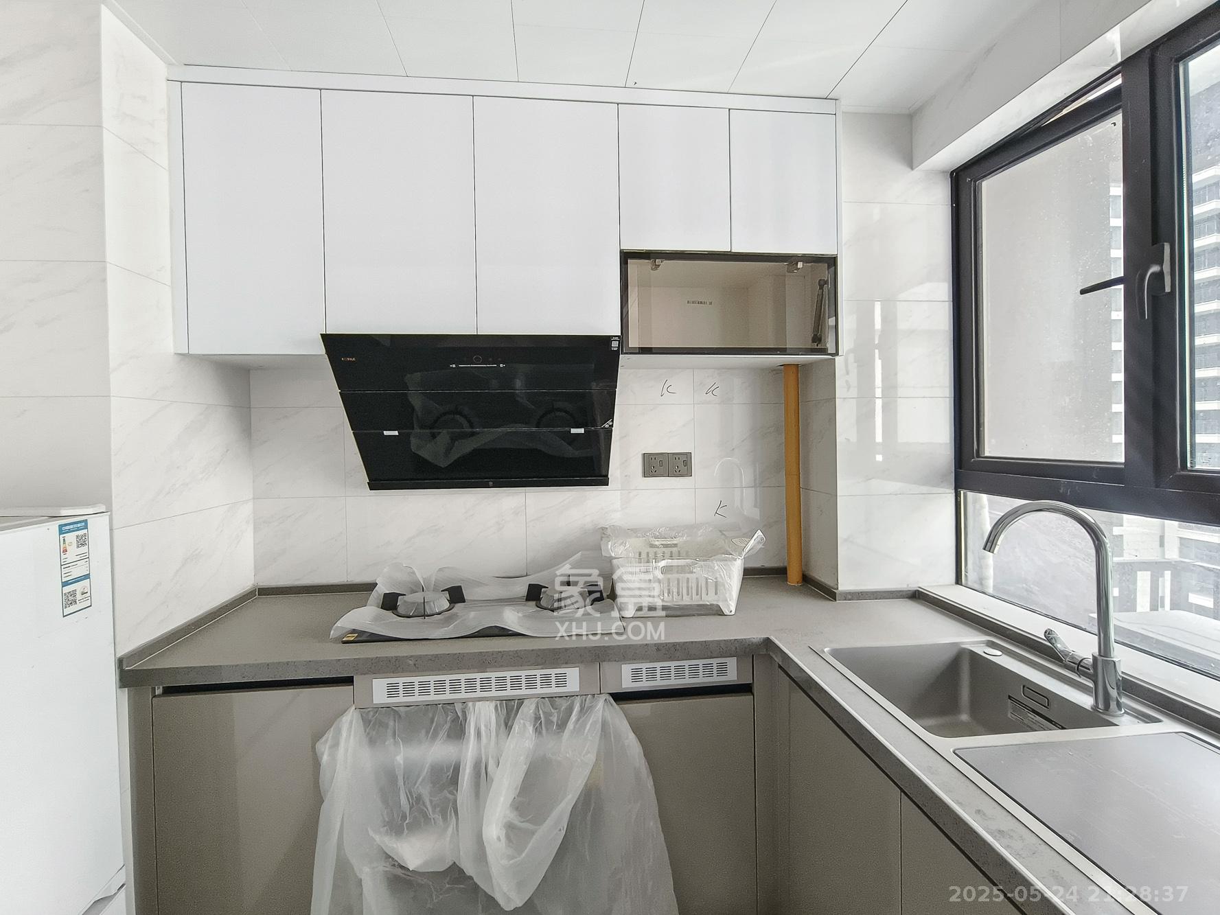 荣盛锦绣学府  4室2厅2卫    110.0万 荣盛锦绣学府  4室2厅2卫    110.0万厨房