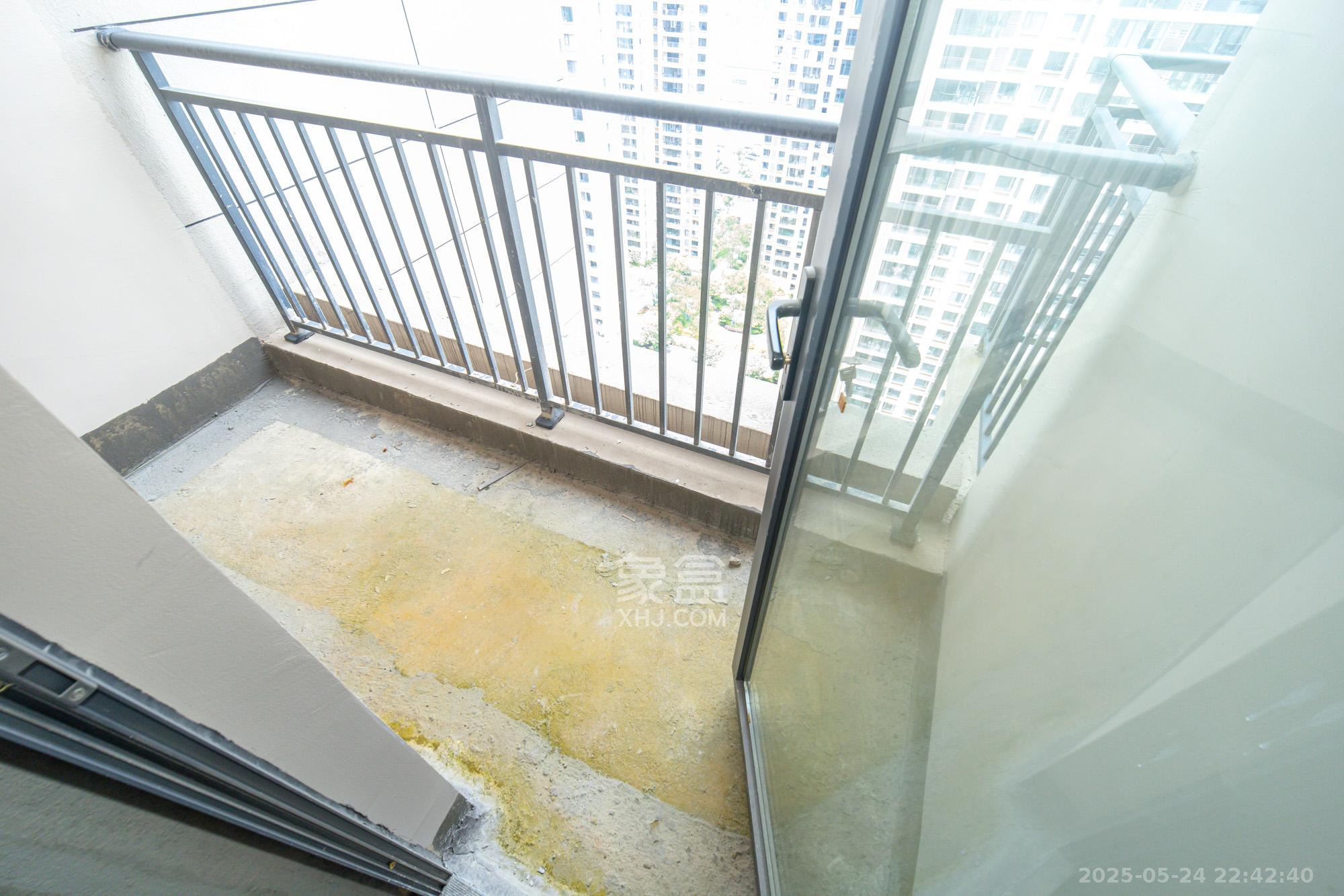 中梁正荣府 4室2厅1卫 113.8万 中梁正荣府 4室2厅1卫 113.8万阳台